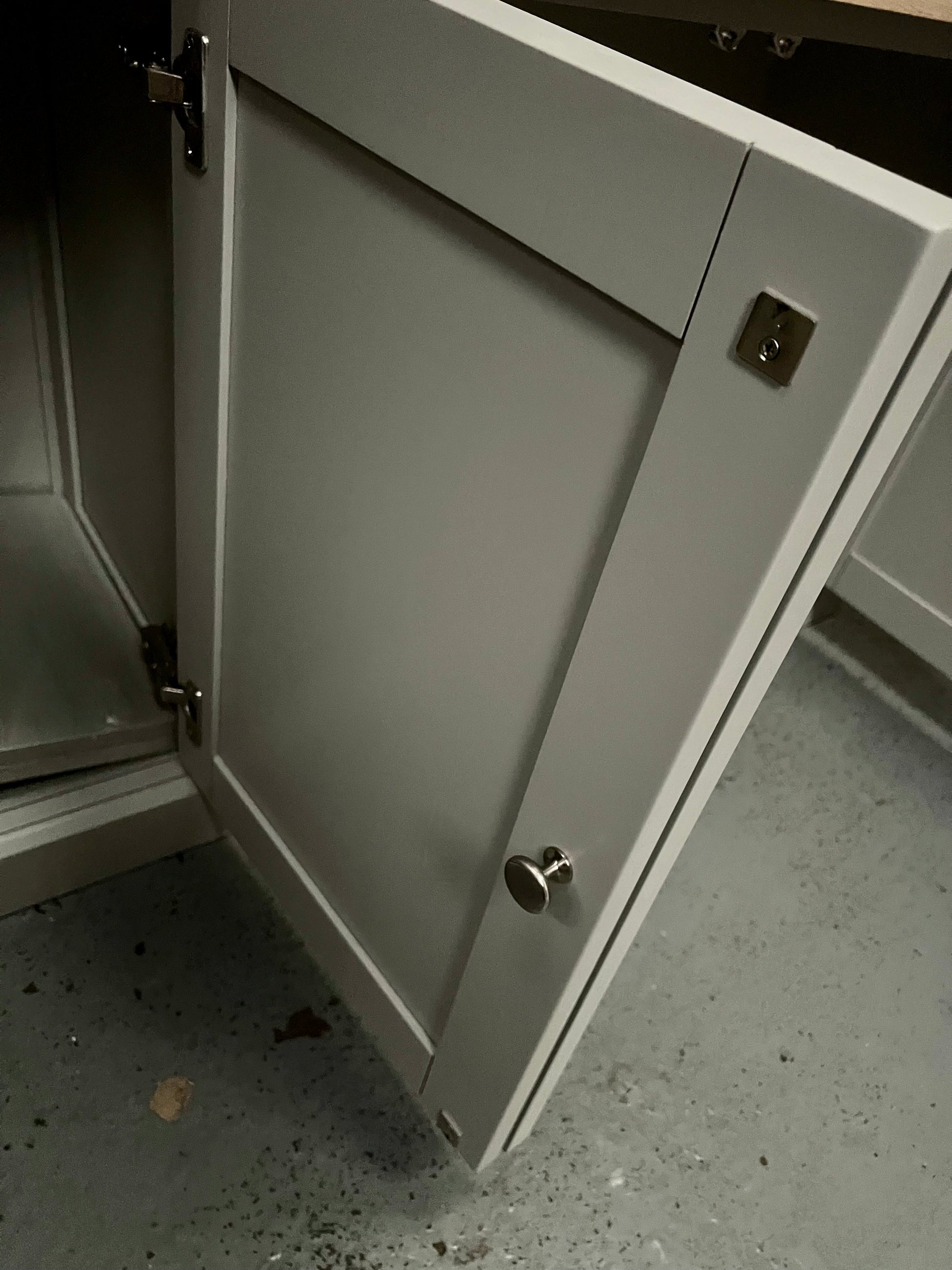 CHESTER DOVE GREY
Hideaway Media Unit Quality Furniture Clearance Ltd