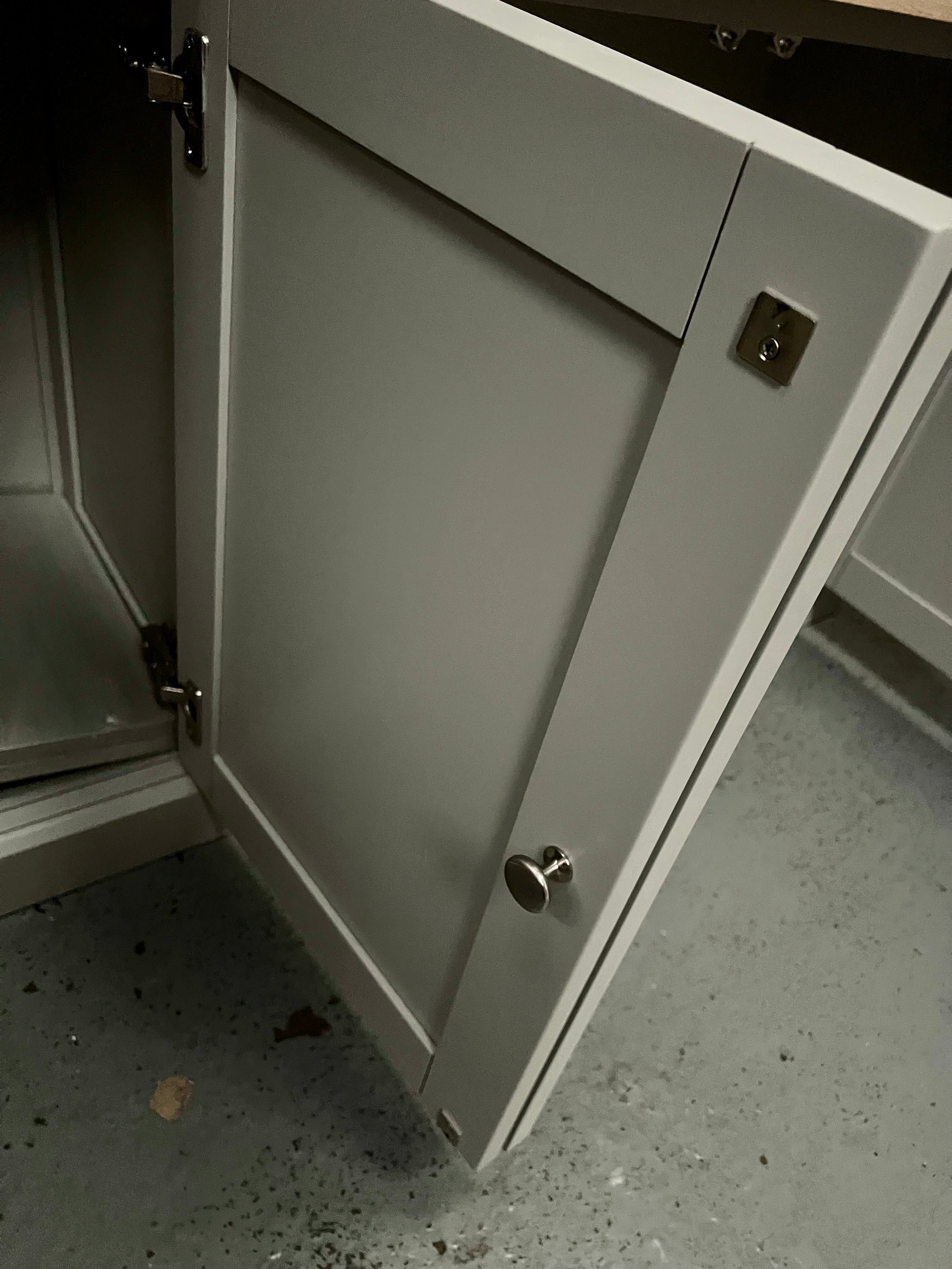 CHESTER DOVE GREY
Hideaway Media Unit Quality Furniture Clearance Ltd