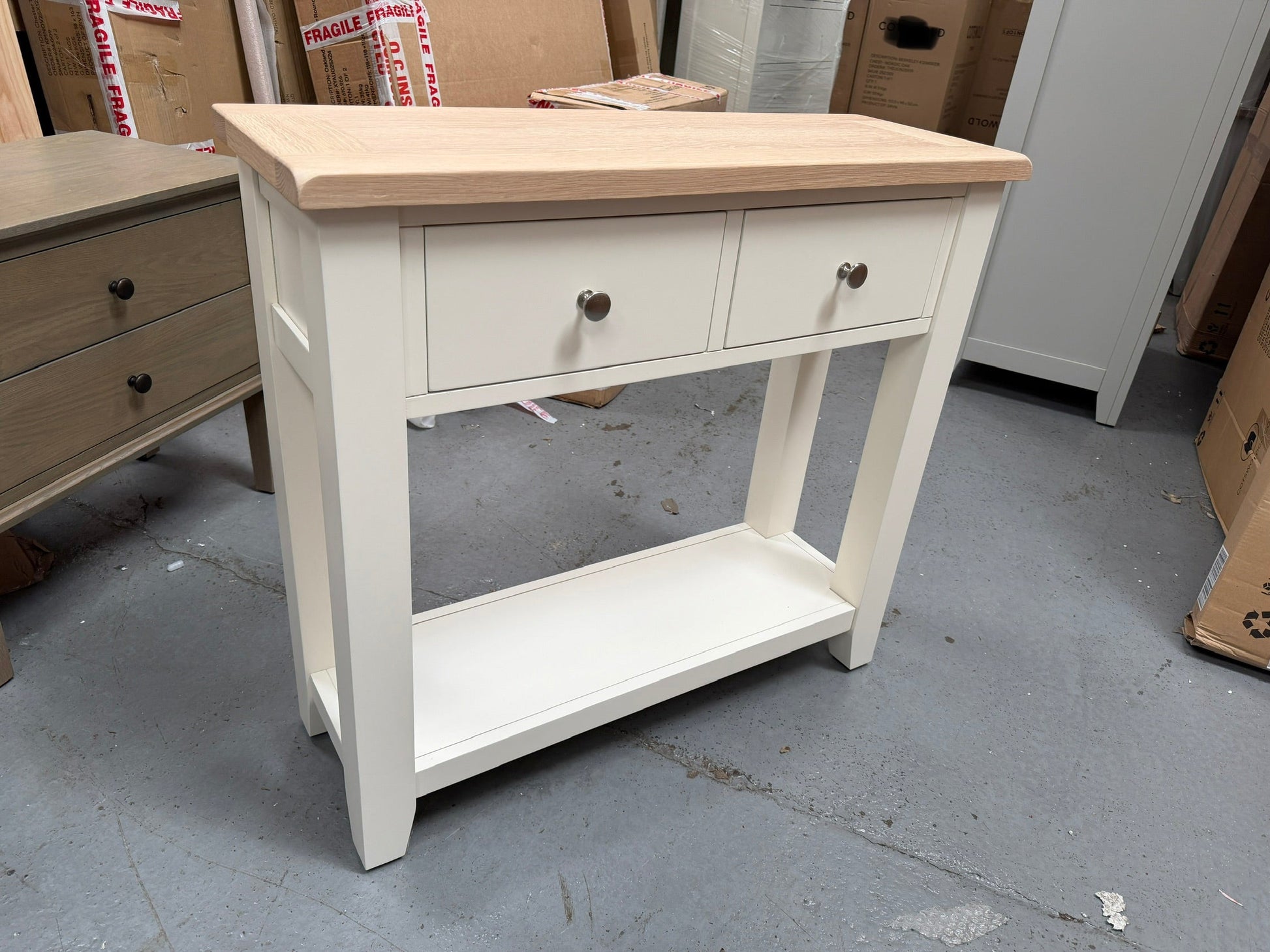 CHESTER CLASSIC CREAM
Small Console Table Quality Furniture Clearance Ltd