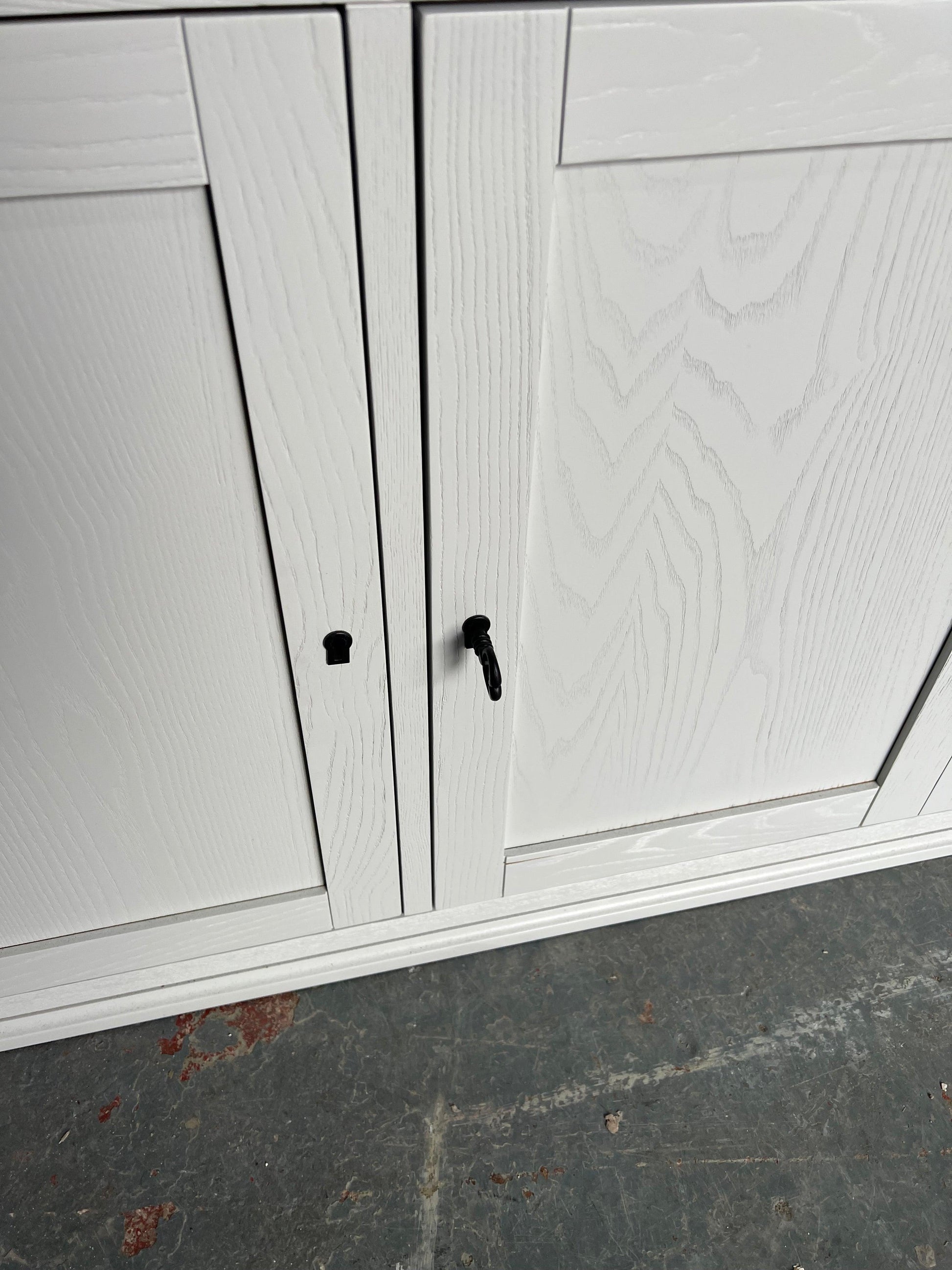 CHARLBURY MINERAL GREY
Grand Bookcase Quality Furniture Clearance Ltd