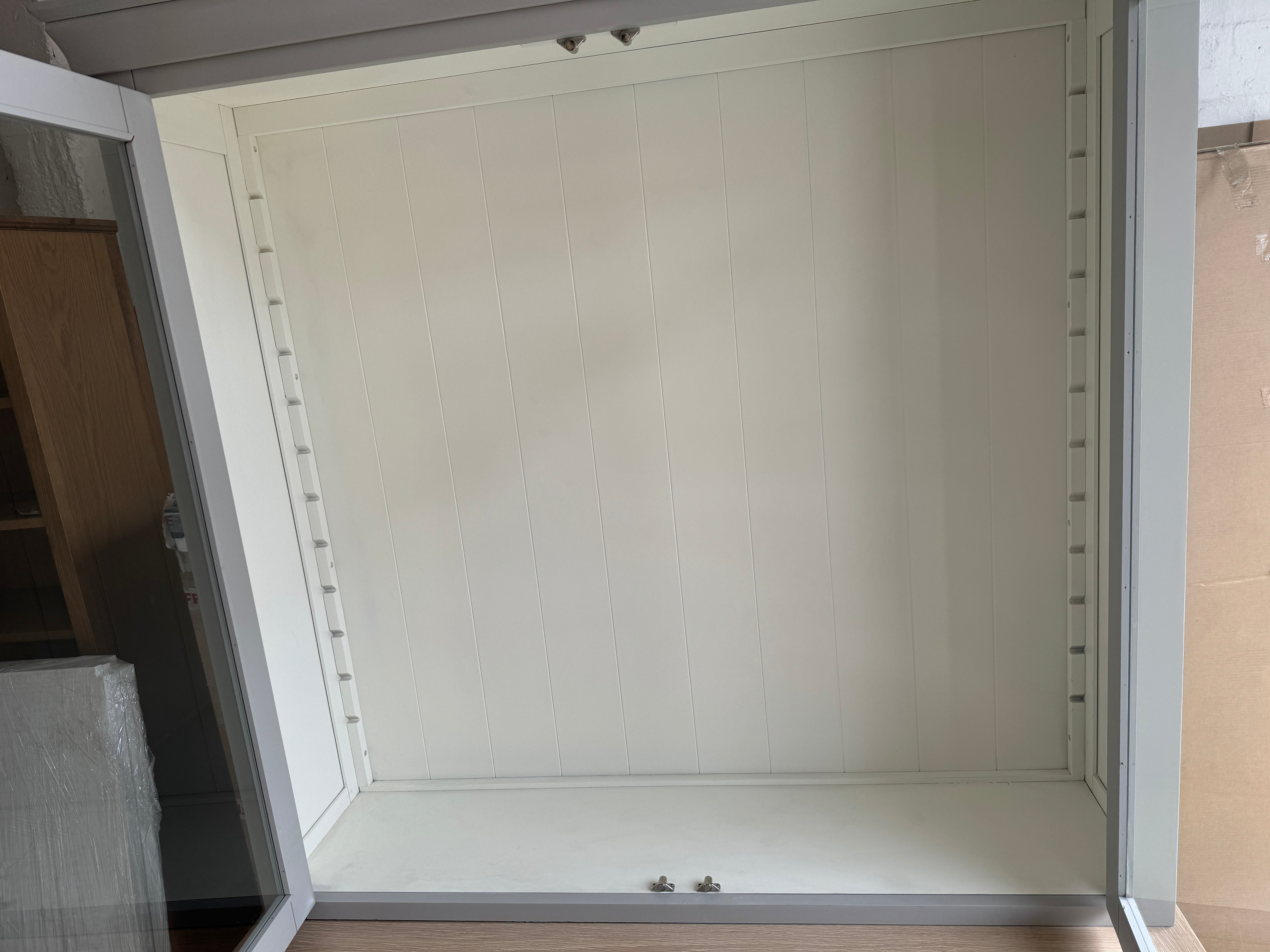 CHESTER DOVE GREY
Large Glazed Dresser Quality Furniture Clearance Ltd