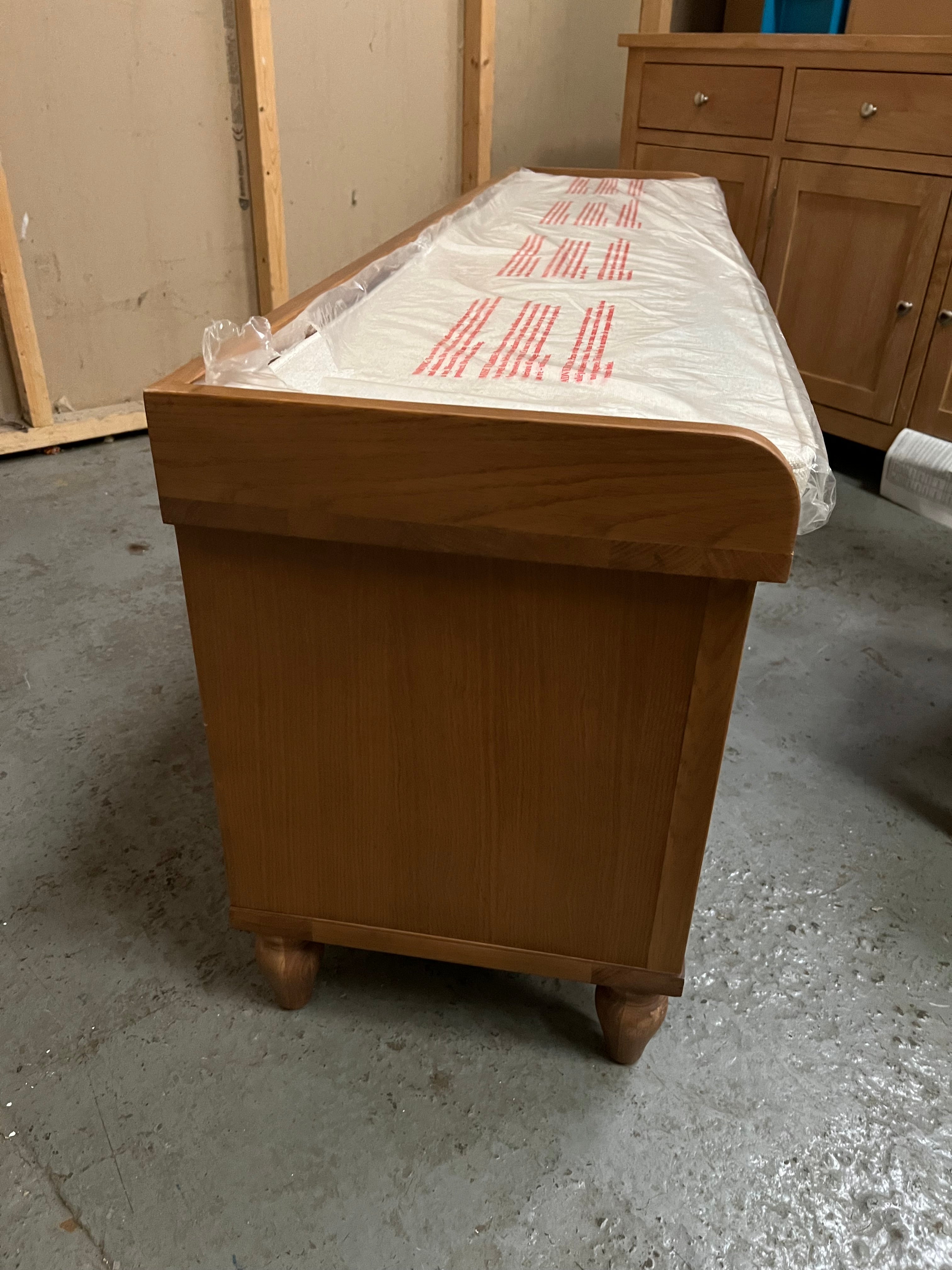ELKSTONE MELLOW OAK
Extra Large Shoe Bench Quality Furniture Clearance Ltd