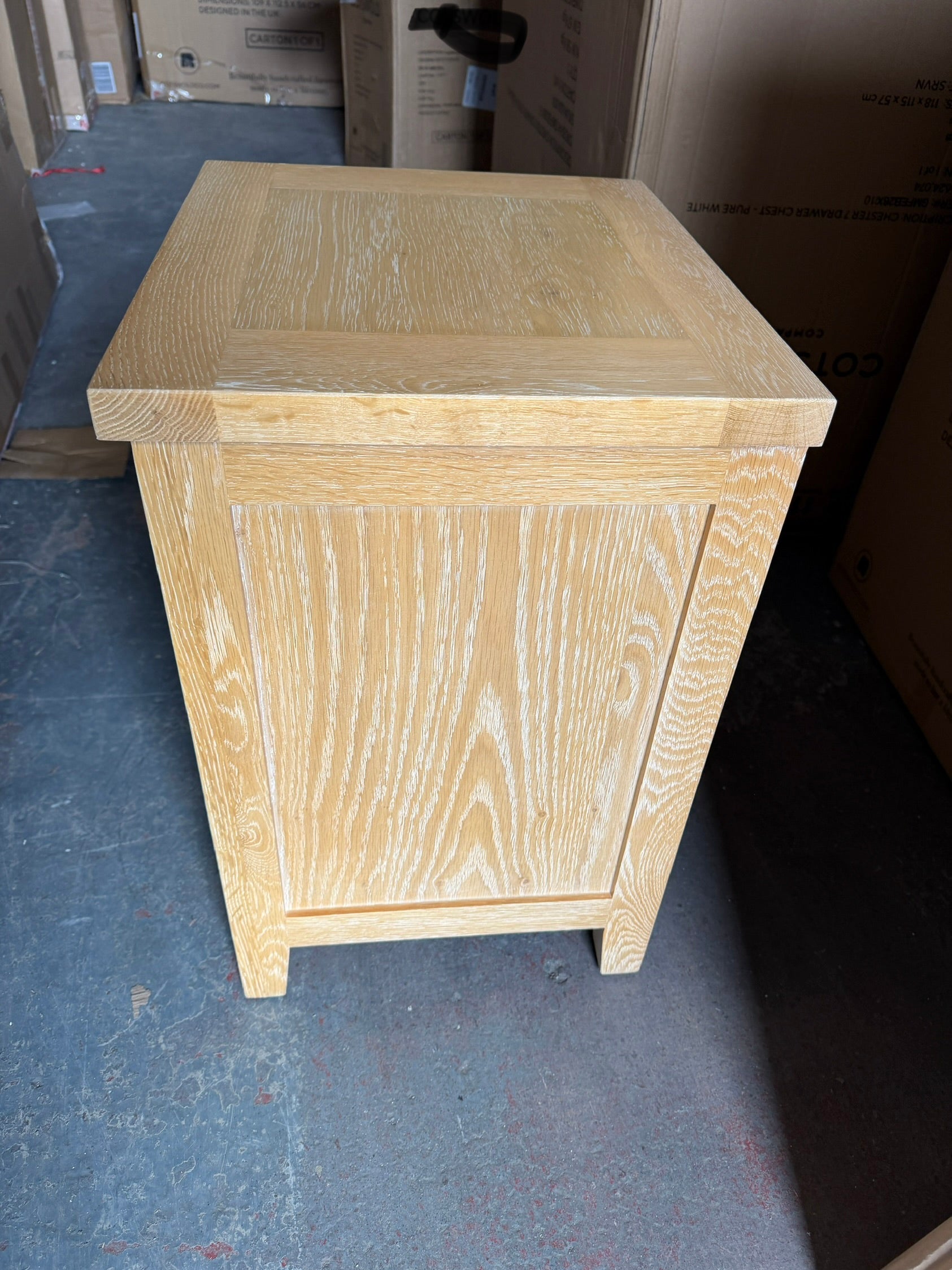 INGLESHAM WHITEWASH OAK
3 Drawer Bedside Table Quality Furniture Clearance Ltd