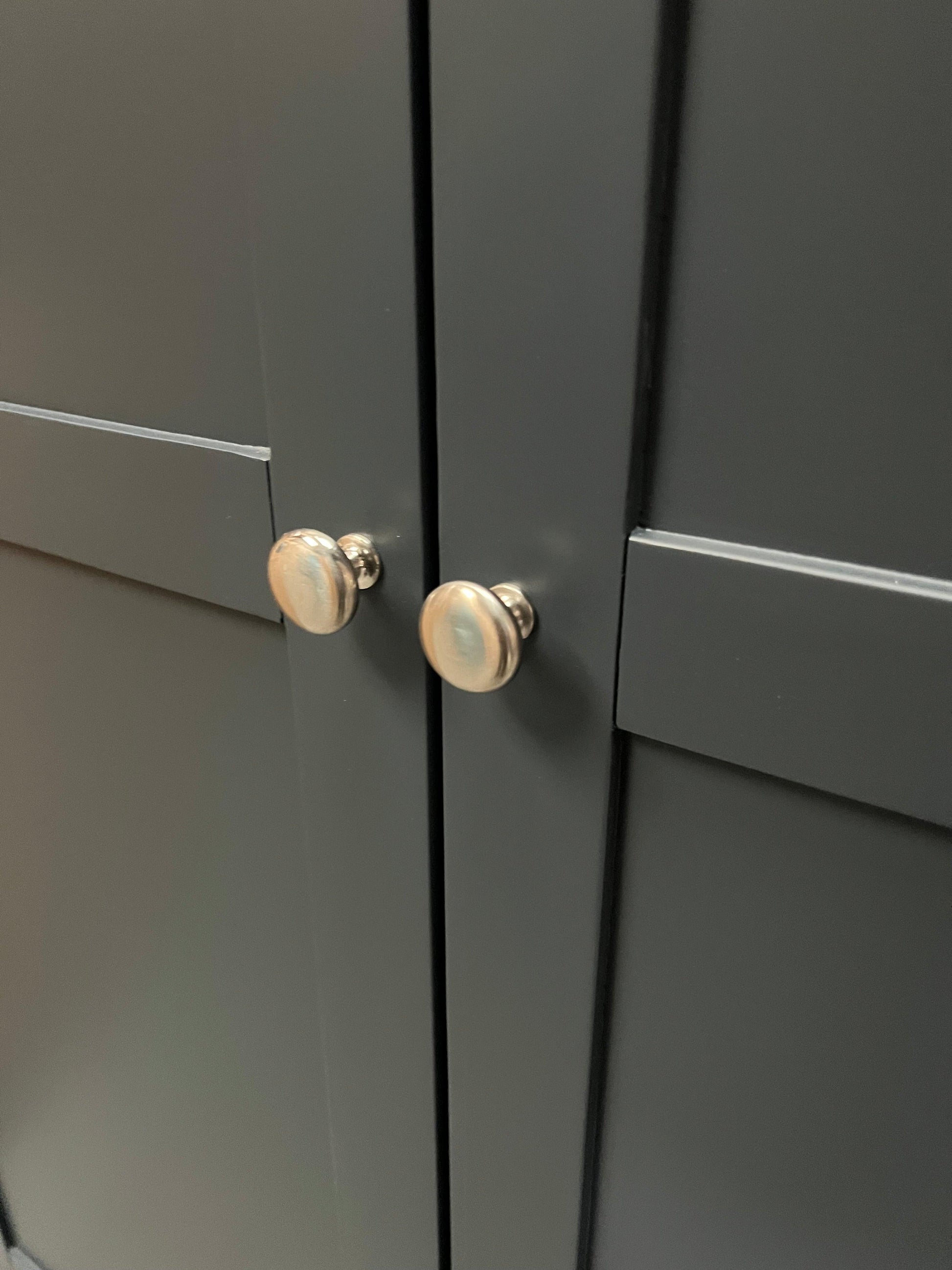 Hampshire ‘country life’ double larder - Blue Quality Furniture Clearance Ltd