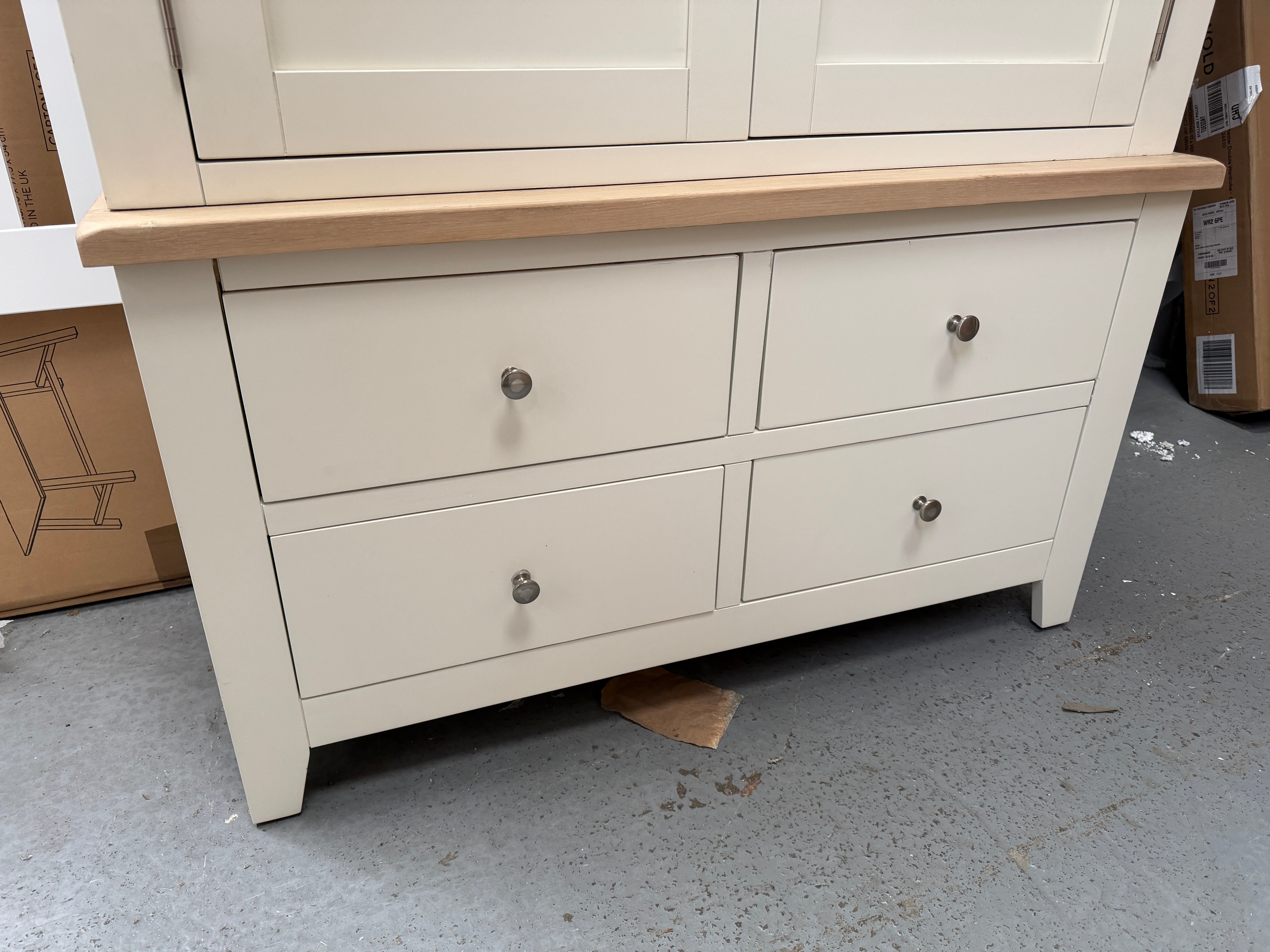 CHESTER CLASSIC CREAM
Double Larder Quality Furniture Clearance Ltd