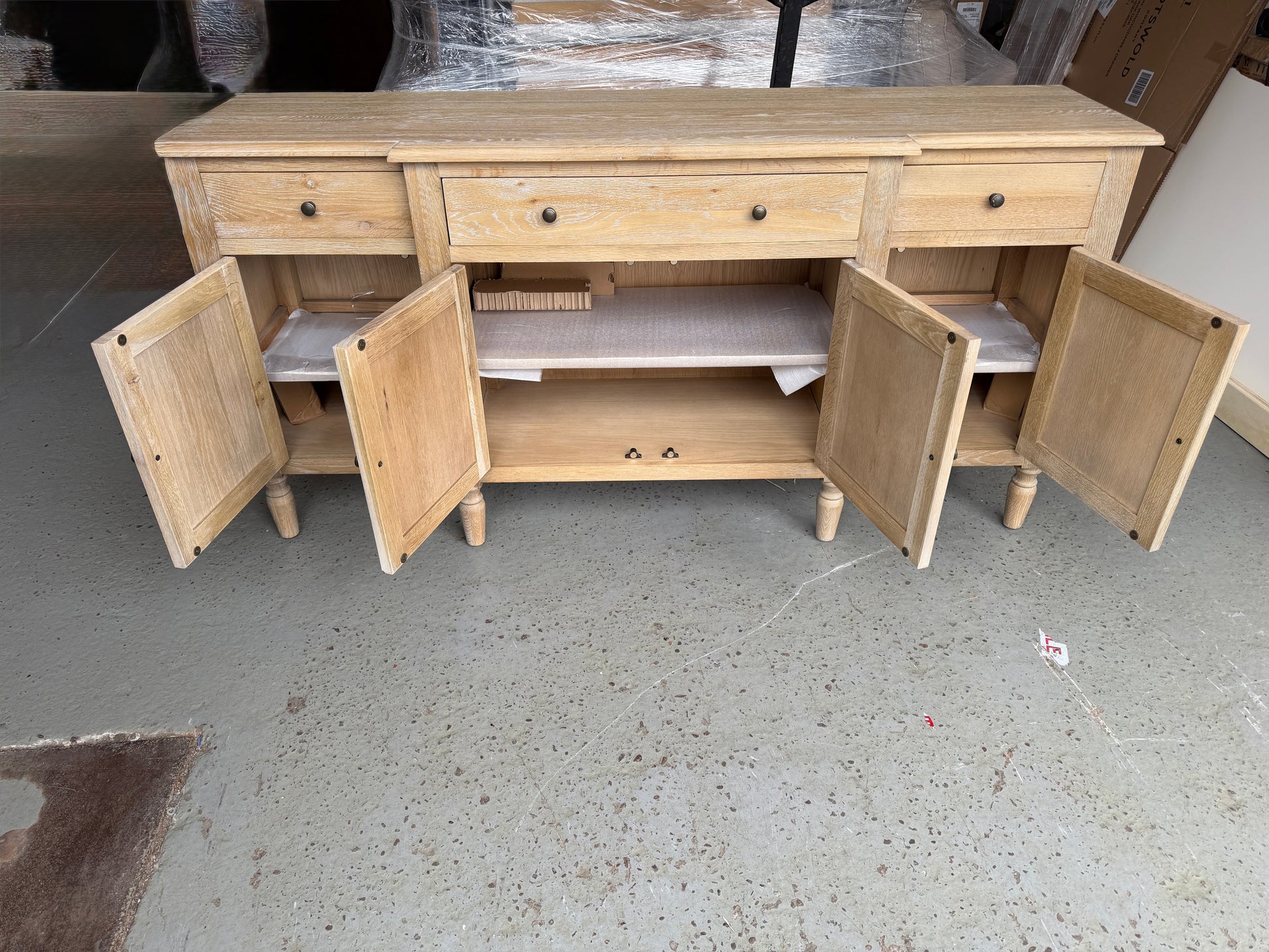 CAMILLE LIMEWASH OAK
Extra Large Sideboard Quality Furniture Clearance Ltd