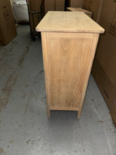 Load image into Gallery viewer, BERKELEY NORDIC OAK 4 Drawer Chest Quality Furniture Clearance Ltd
