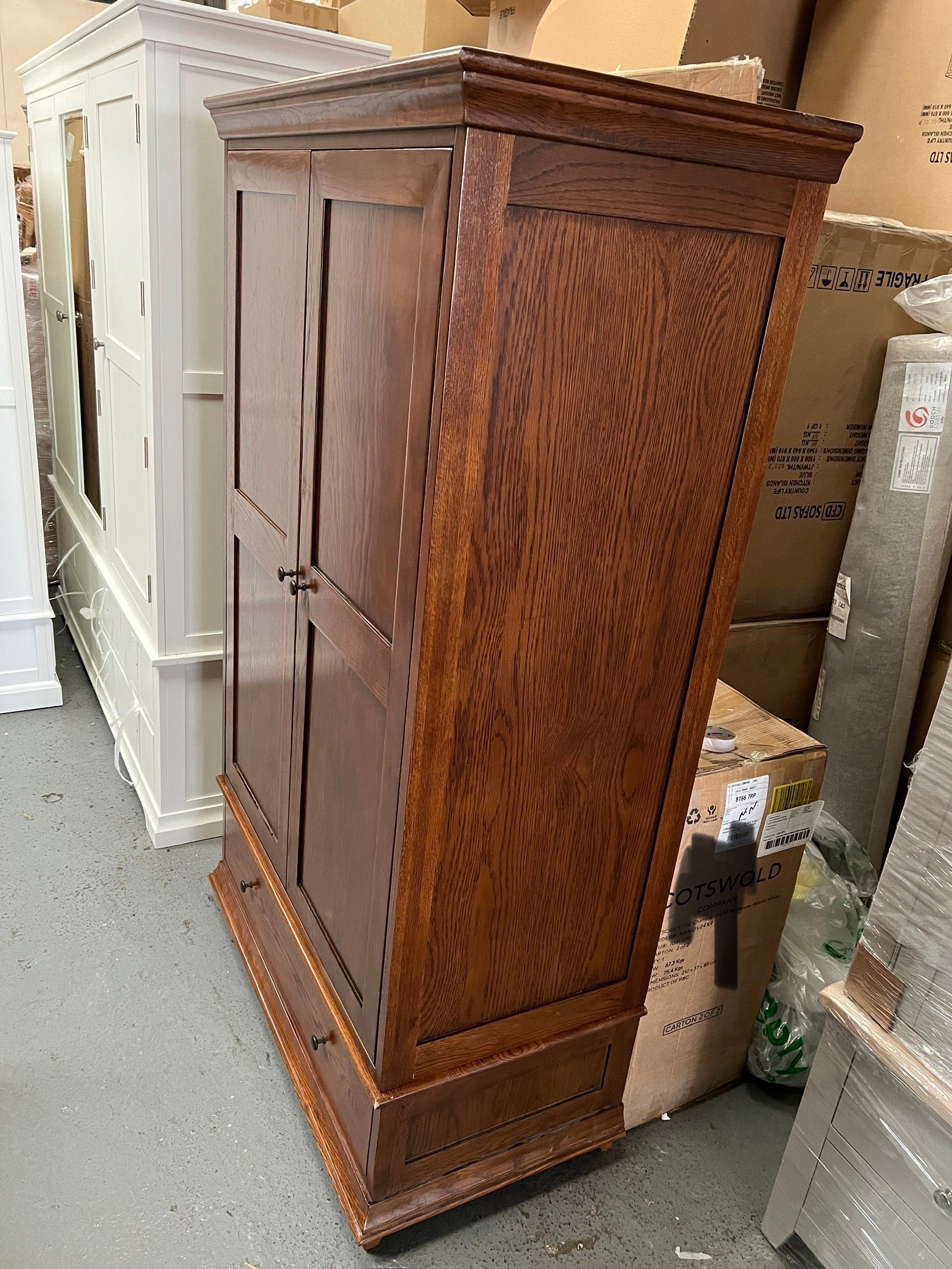 WINCHCOMBE DARK OAK
Double Wardrobe Quality Furniture Clearance Ltd