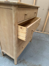 Load image into Gallery viewer, BERKELEY NORDIC OAK 4 Drawer Chest Quality Furniture Clearance Ltd
