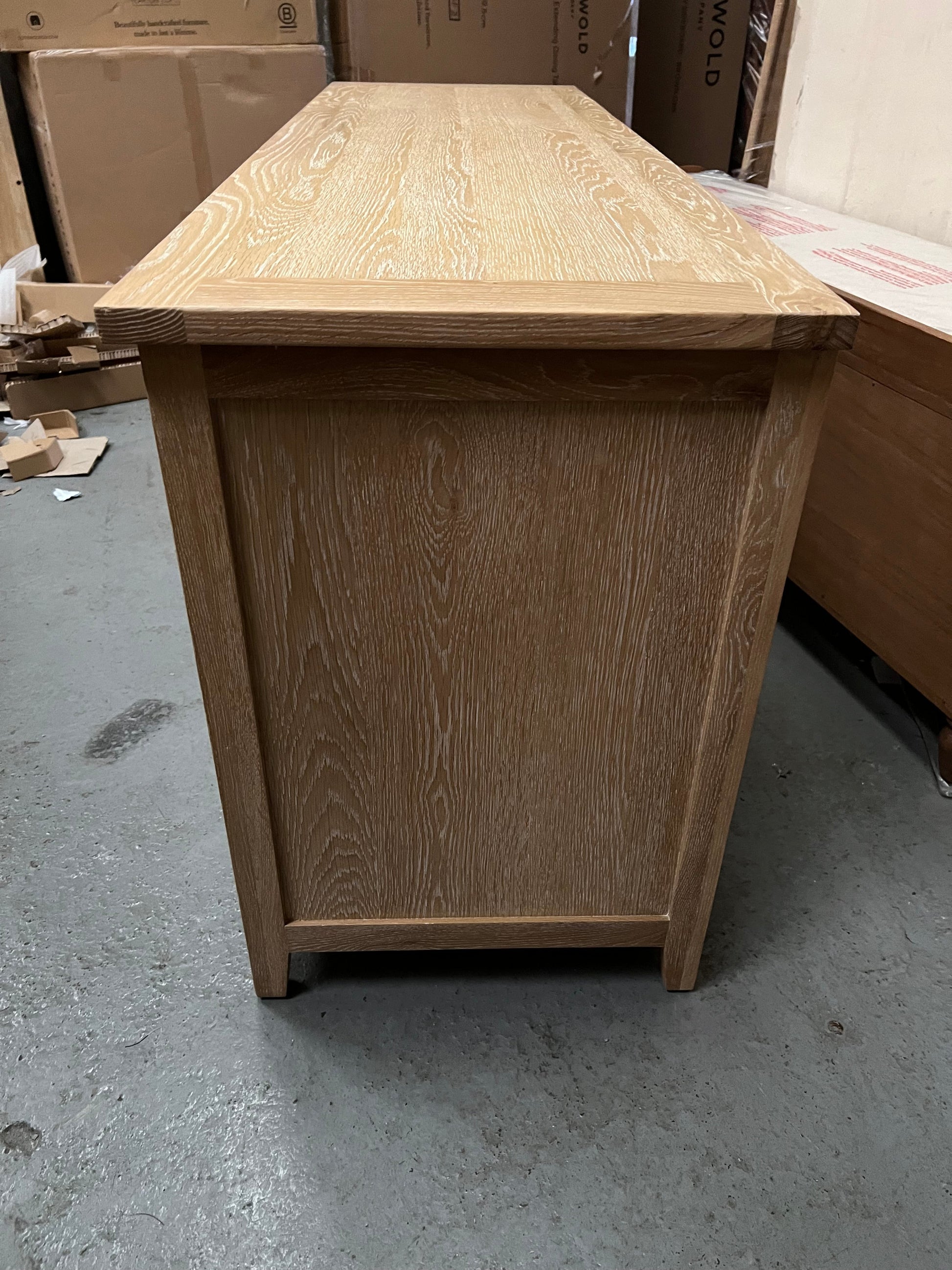 INGLESHAM WHITEWASH OAK
Double Pedestal Desk Quality Furniture Clearance Ltd