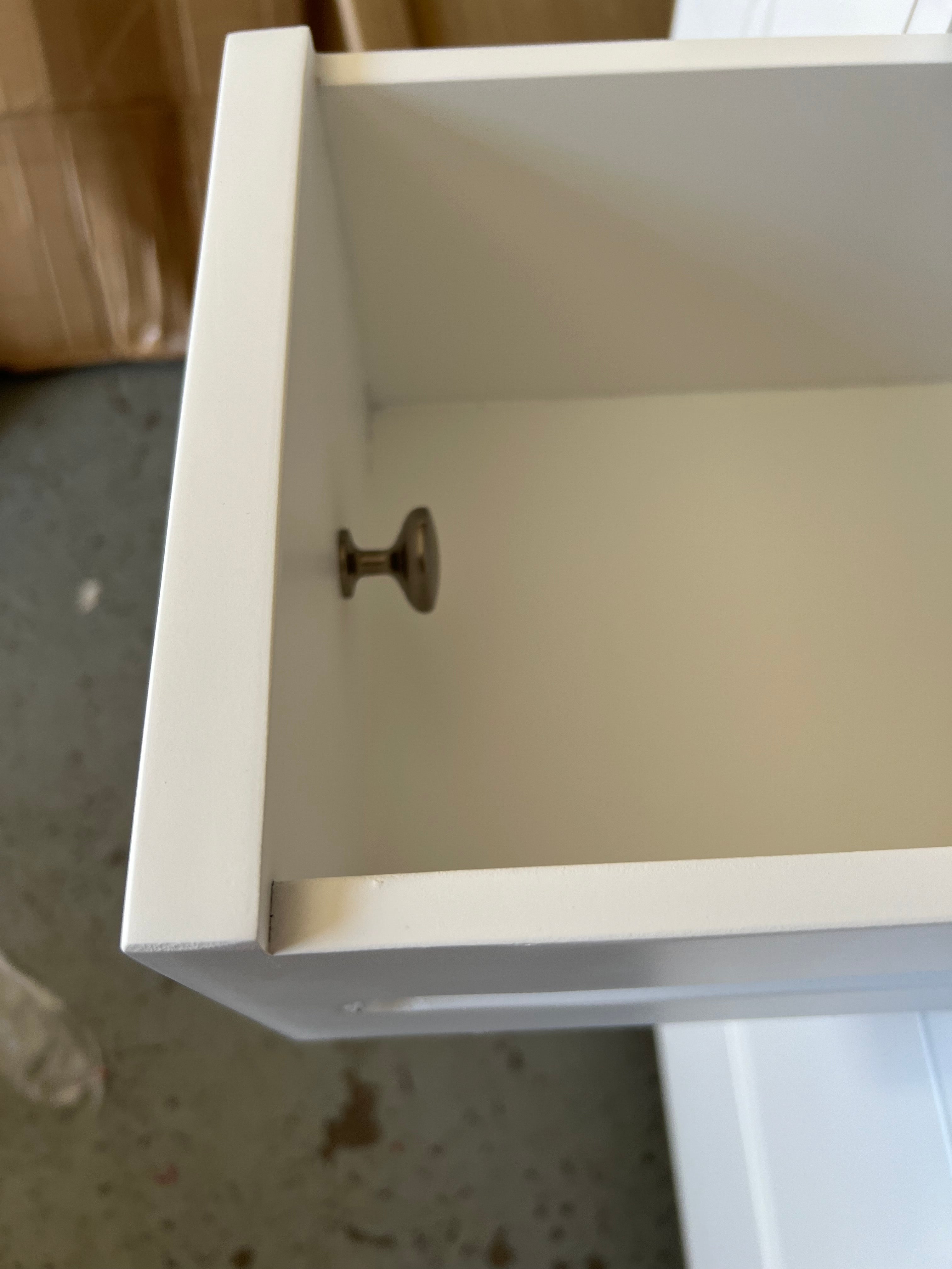 CHESTER PURE WHITE
Small 5 Drawer Chest Quality Furniture Clearance Ltd