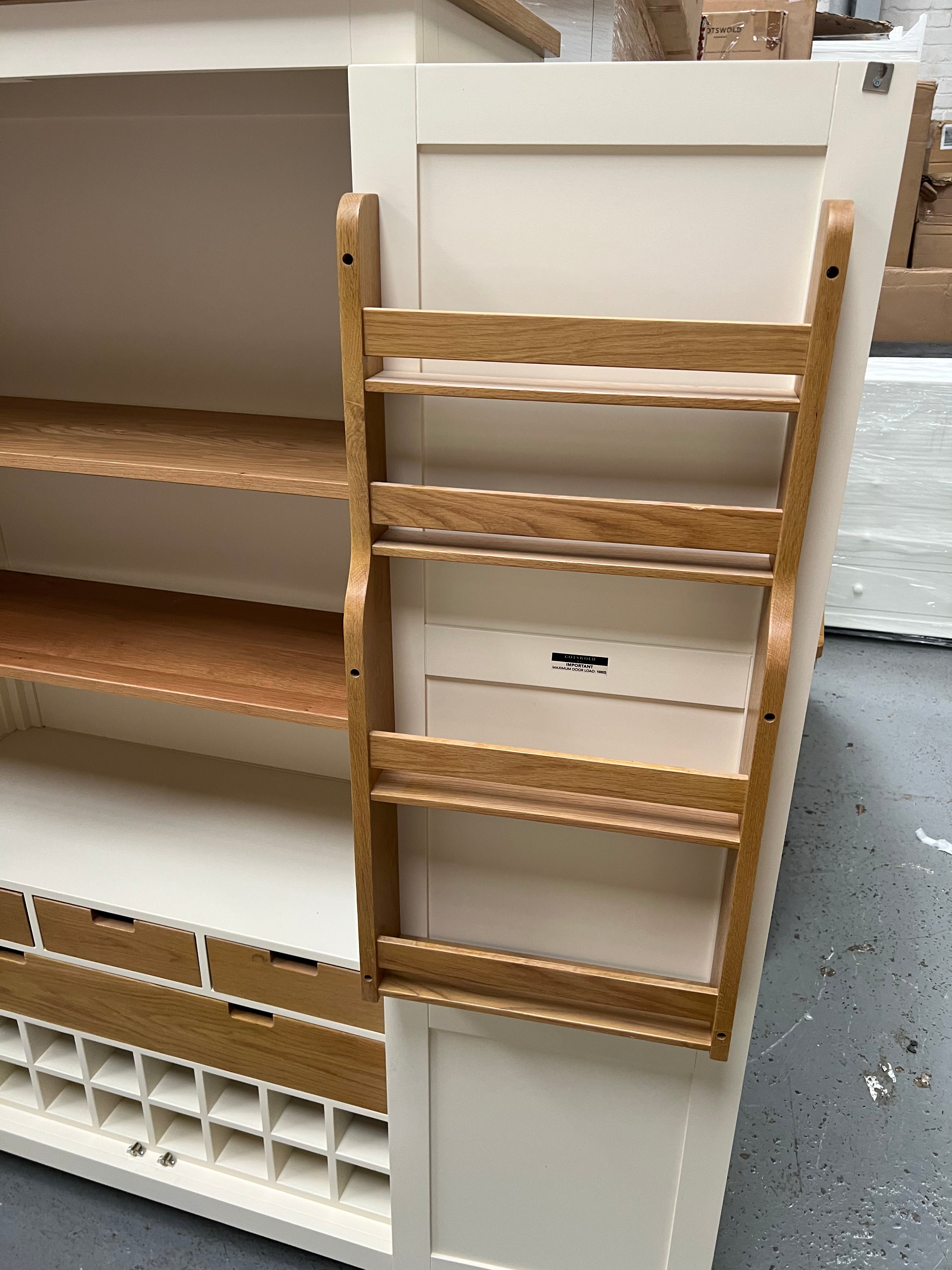 SUSSEX COTSWOLD CREAM
Double Larder Quality Furniture Clearance Ltd
