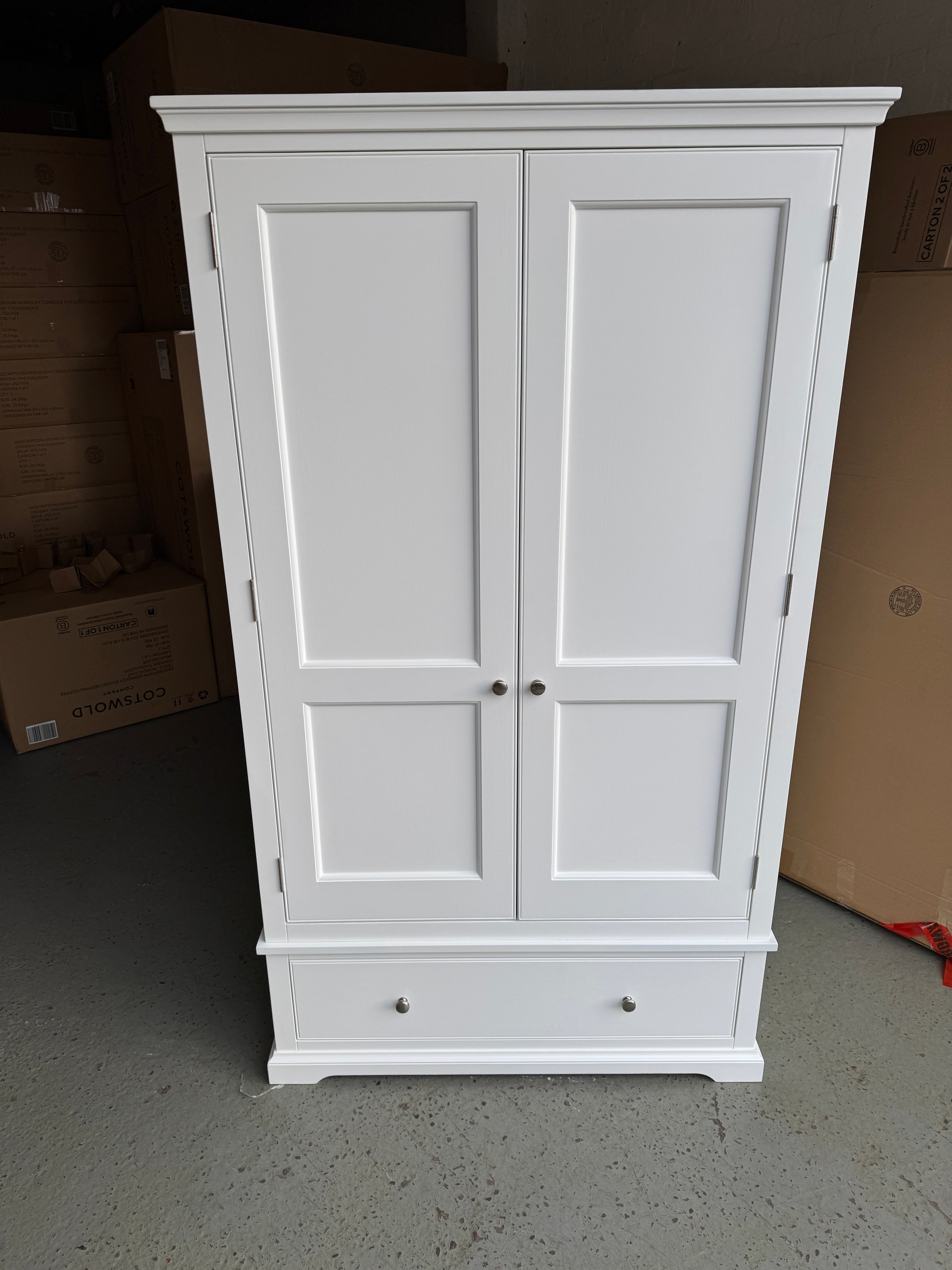 FAIRFORD WARM WHITE
Double Wardrobe Quality Furniture Clearance Ltd