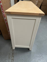 Load image into Gallery viewer, CHESTER CLASSIC CREAM
8 Drawer Chest Quality Furniture Clearance Ltd
