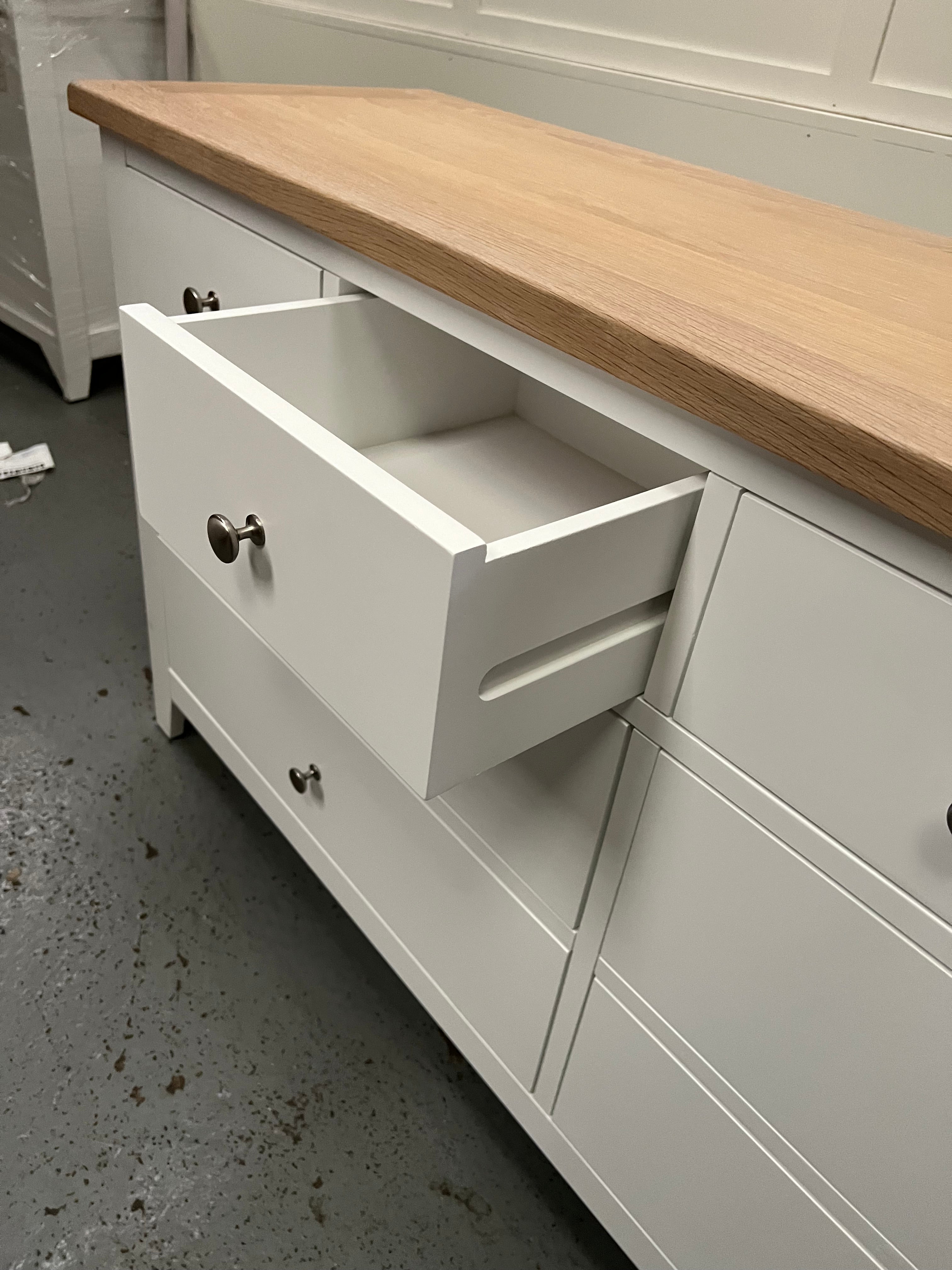 CHESTER PURE WHITE
Low and Wide Chest Quality Furniture Clearance Ltd