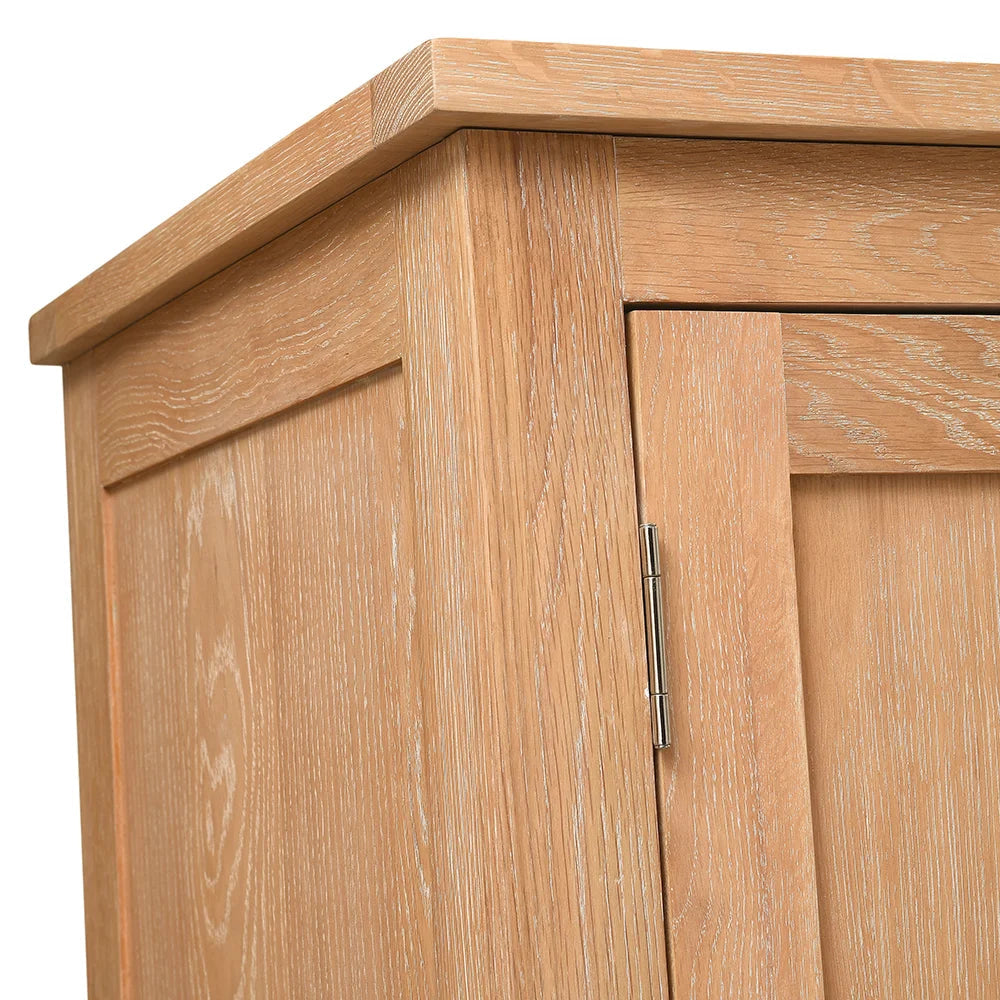 INGLESHAM WHITEWASH OAK
Quad Wardrobe Quality Furniture Clearance Ltd