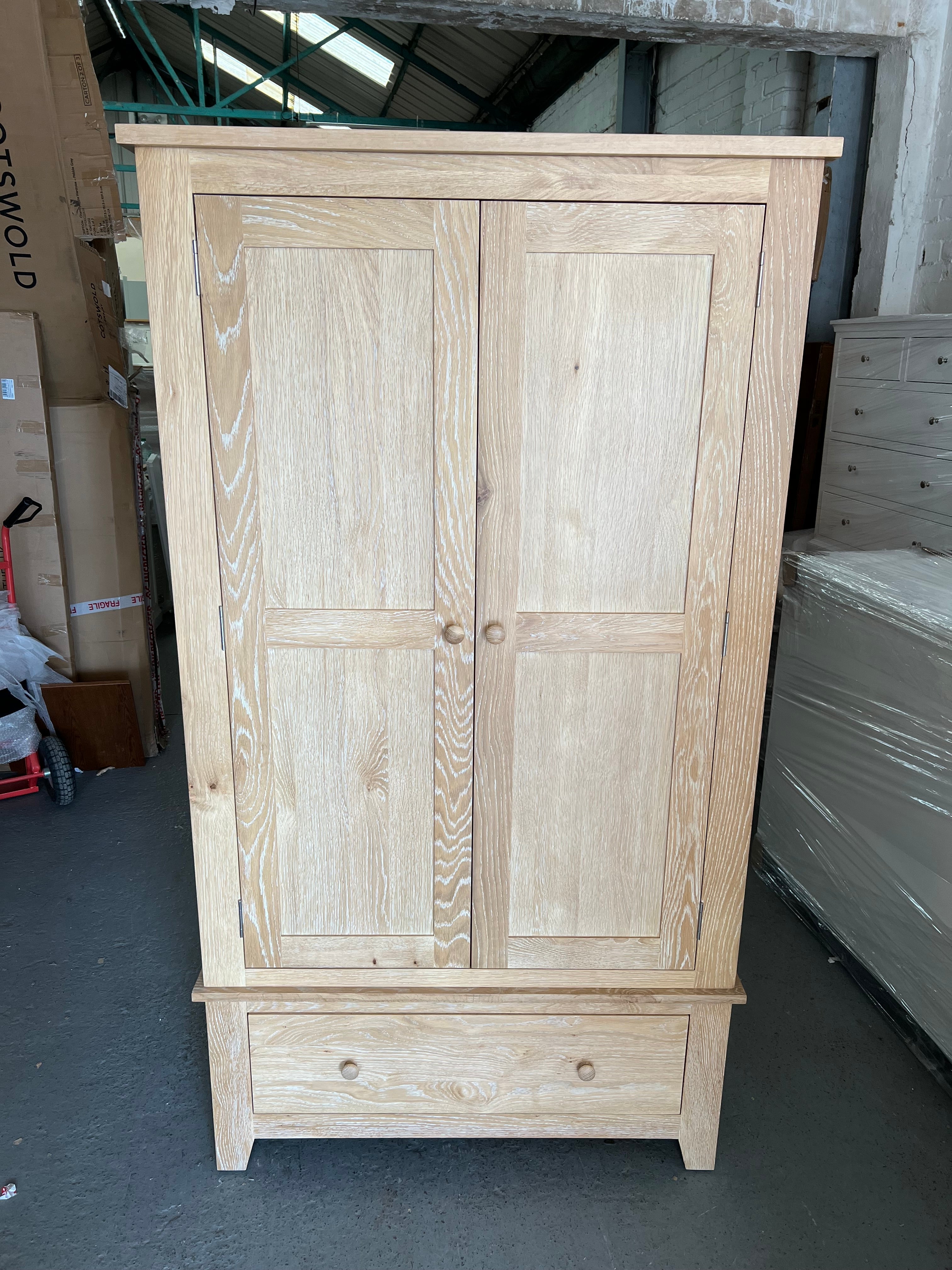 INGLESHAM WHITEWASH OAK
Double Wardrobe Quality Furniture Clearance Ltd