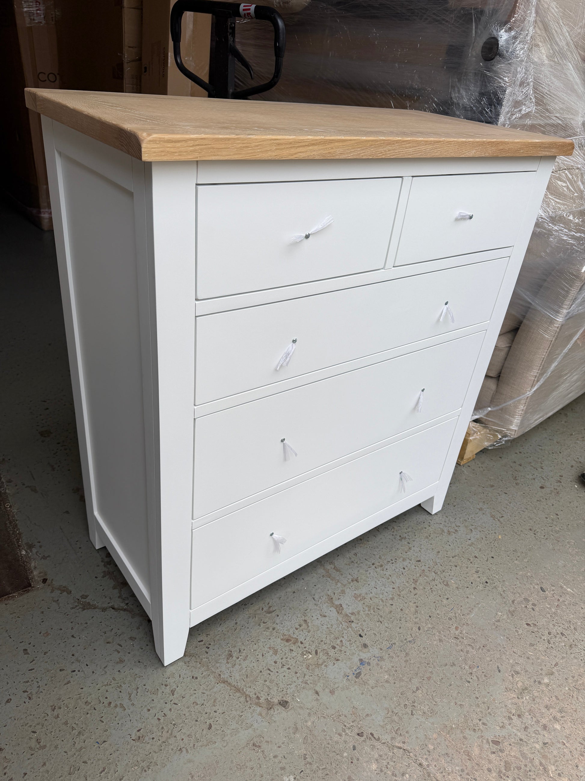 CHESTER PURE WHITE
5 Drawer Chest Quality Furniture Clearance Ltd
