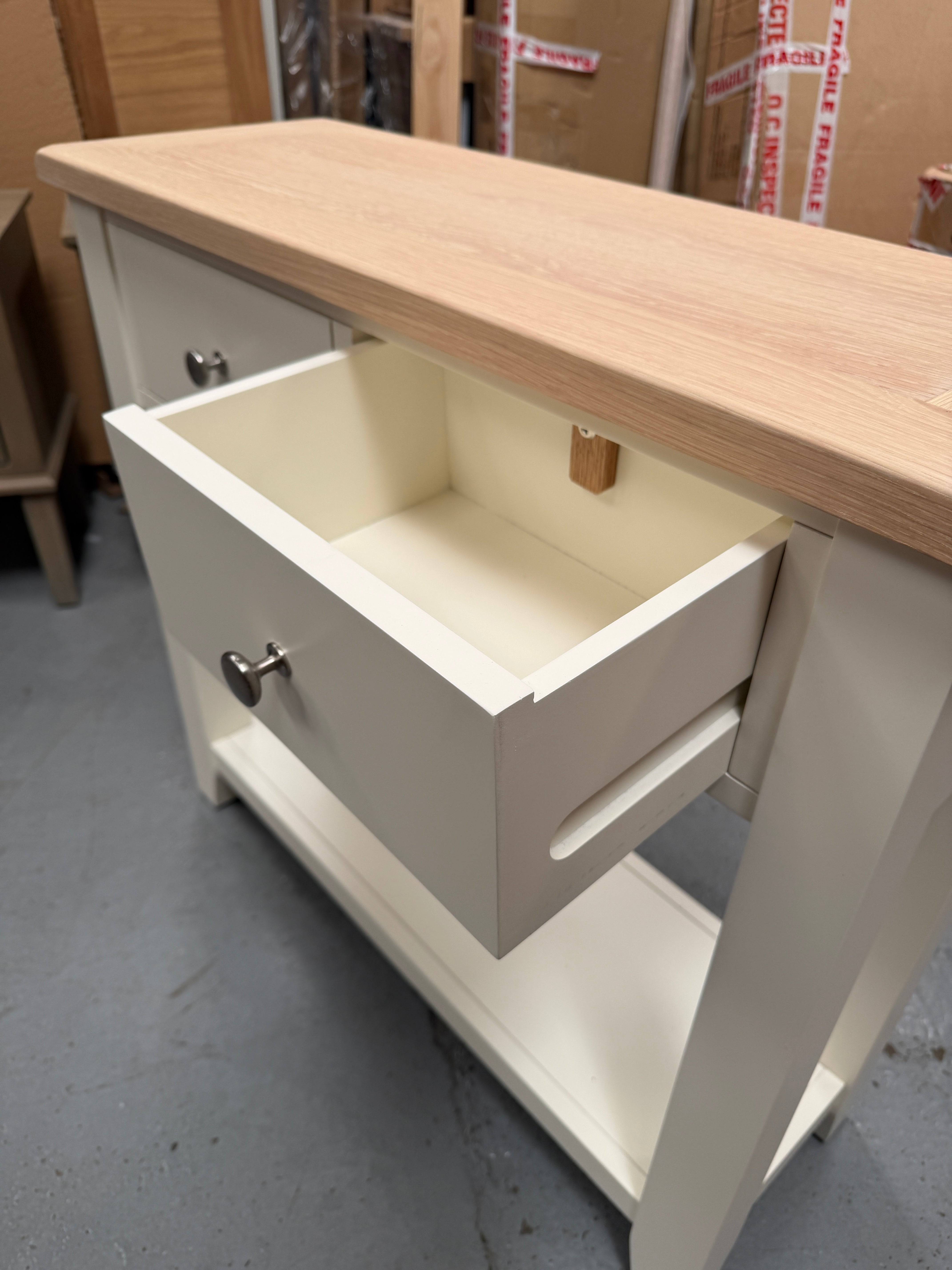 CHESTER CLASSIC CREAM
Small Console Table Quality Furniture Clearance Ltd