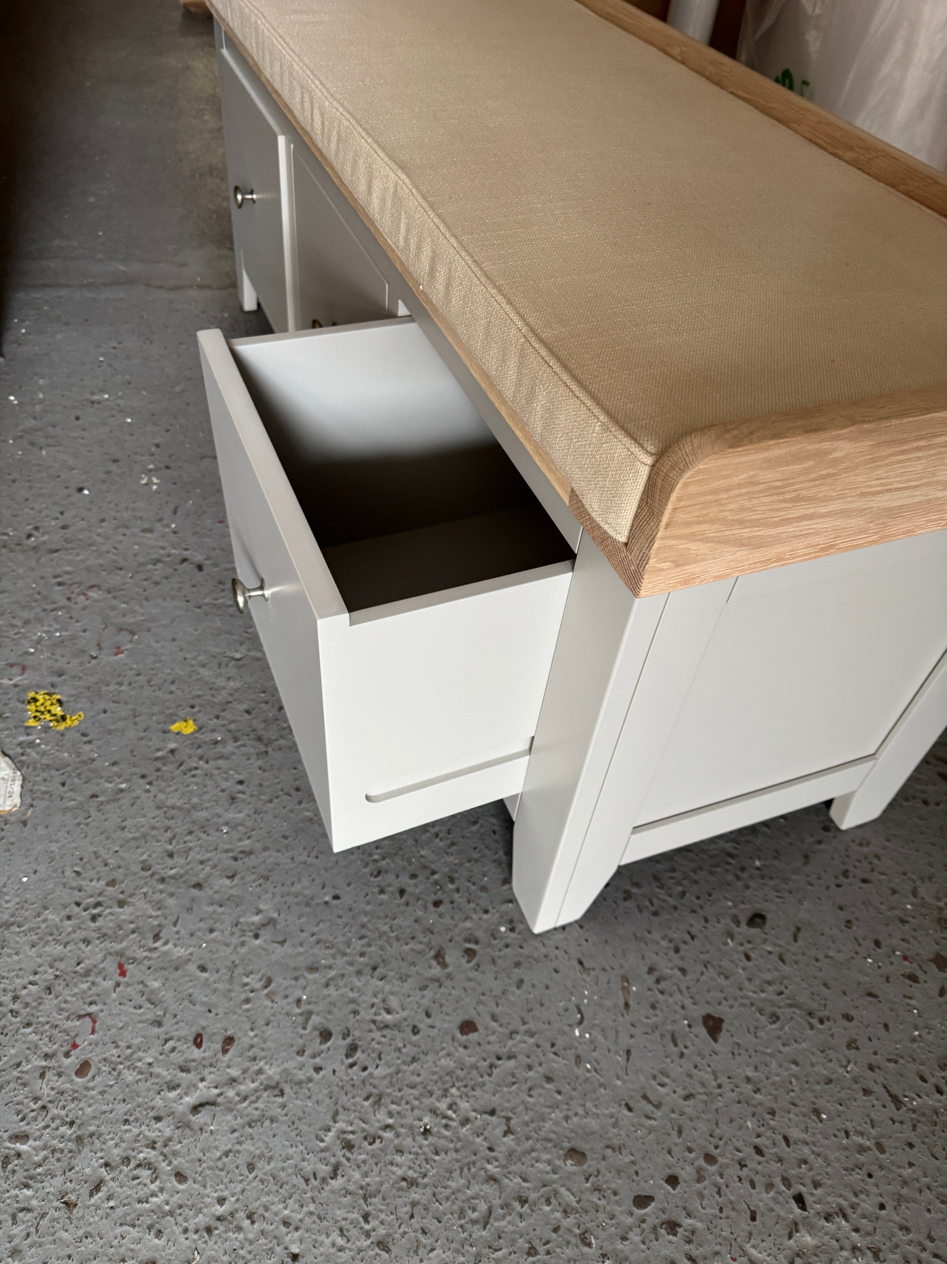 CHESTER DOVE GREY
3 Drawer Shoe Bench Quality Furniture Clearance Ltd