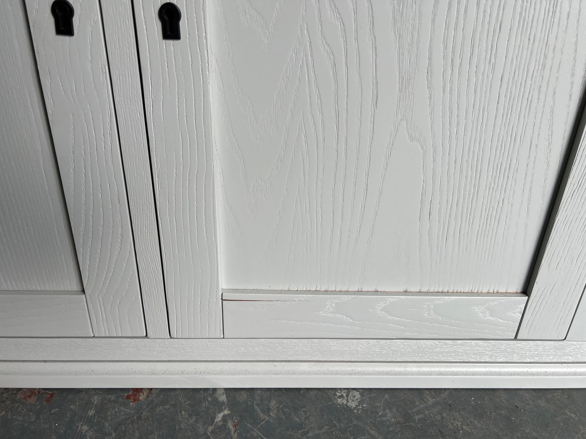 CHARLBURY MINERAL GREY
Grand Bookcase Quality Furniture Clearance Ltd