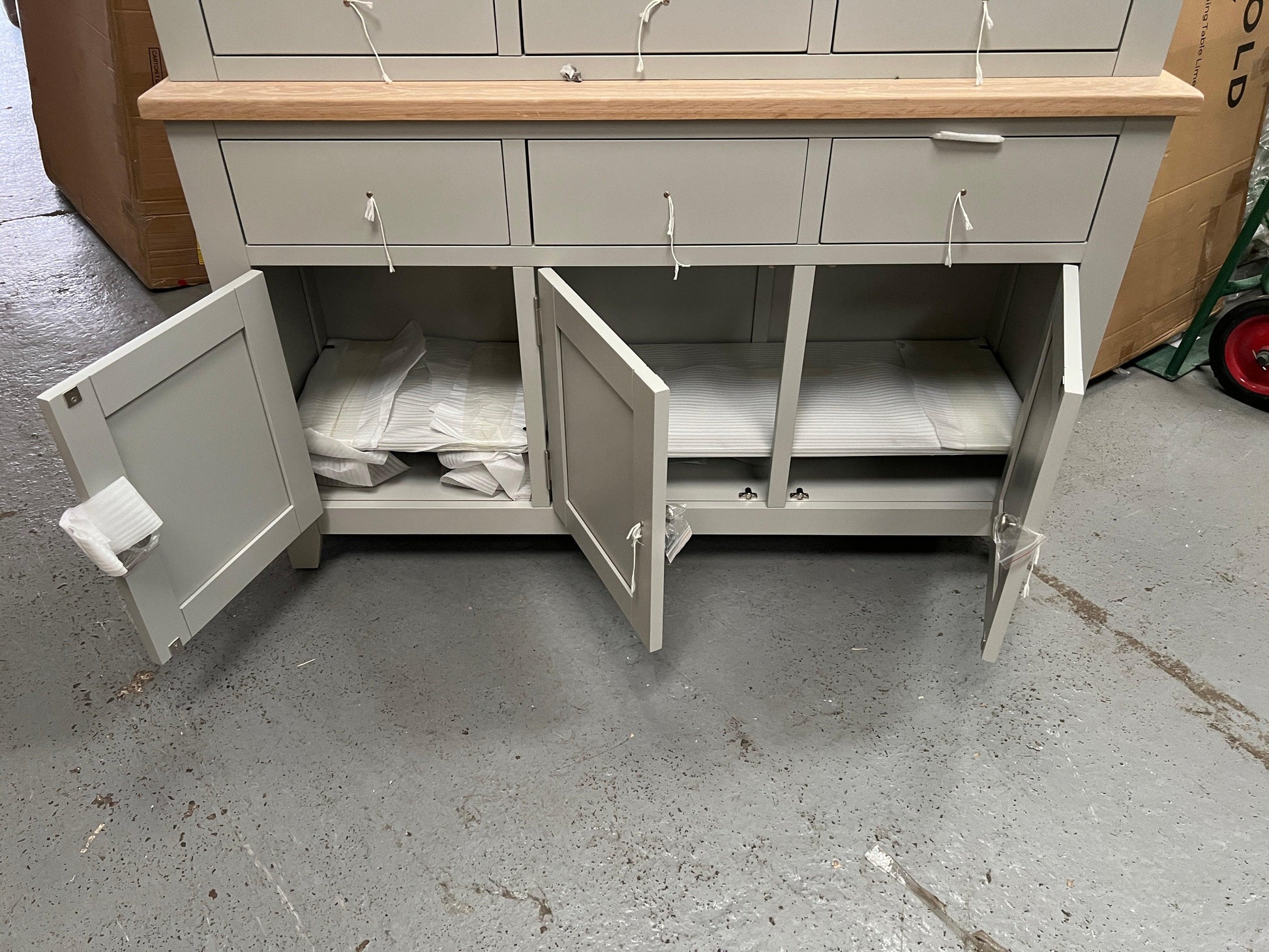 CHESTER DOVE GREY
Dresser Quality Furniture Clearance Ltd