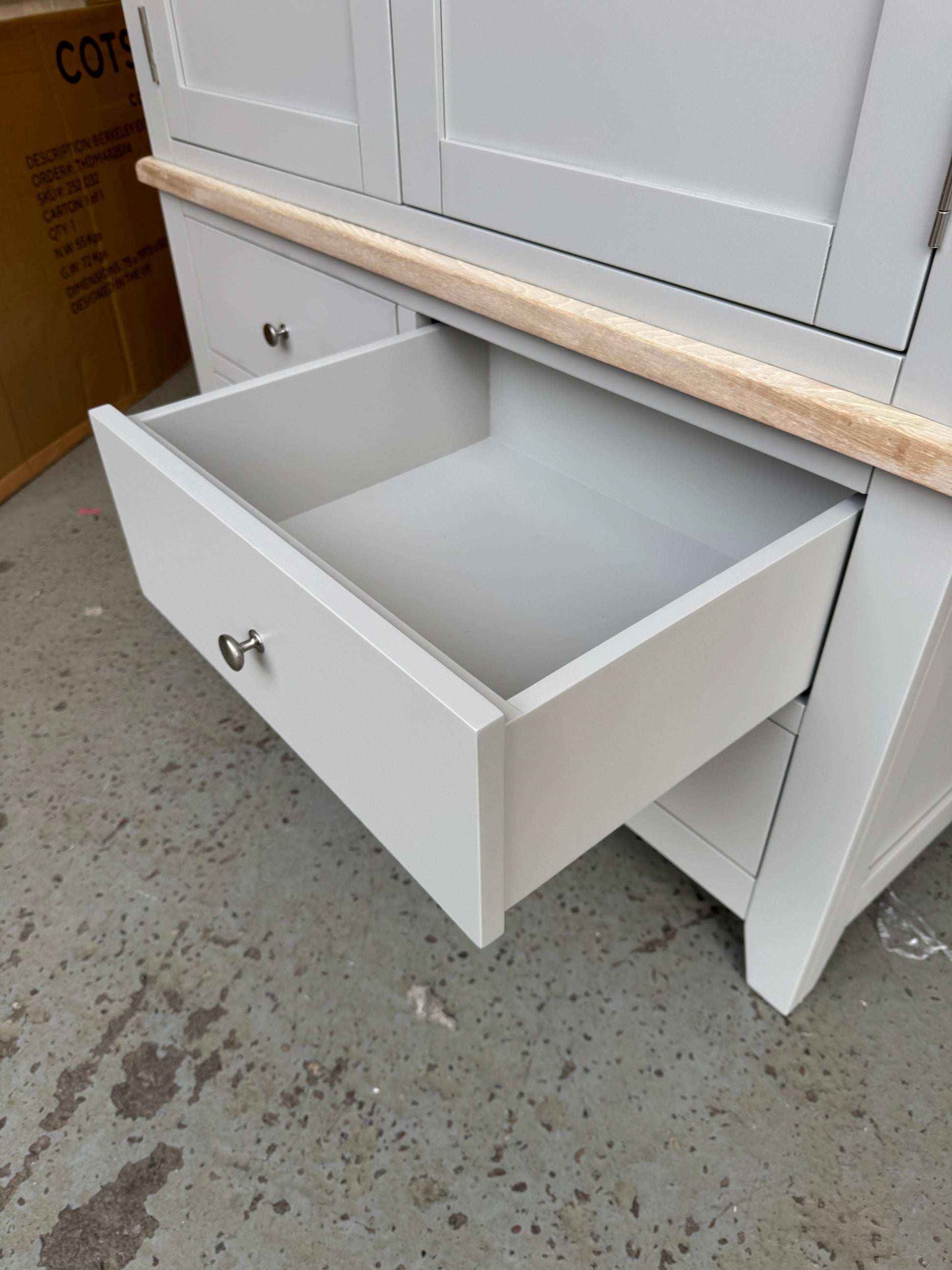 CHESTER DOVE GREY
Linen Cupboard Quality Furniture Clearance Ltd
