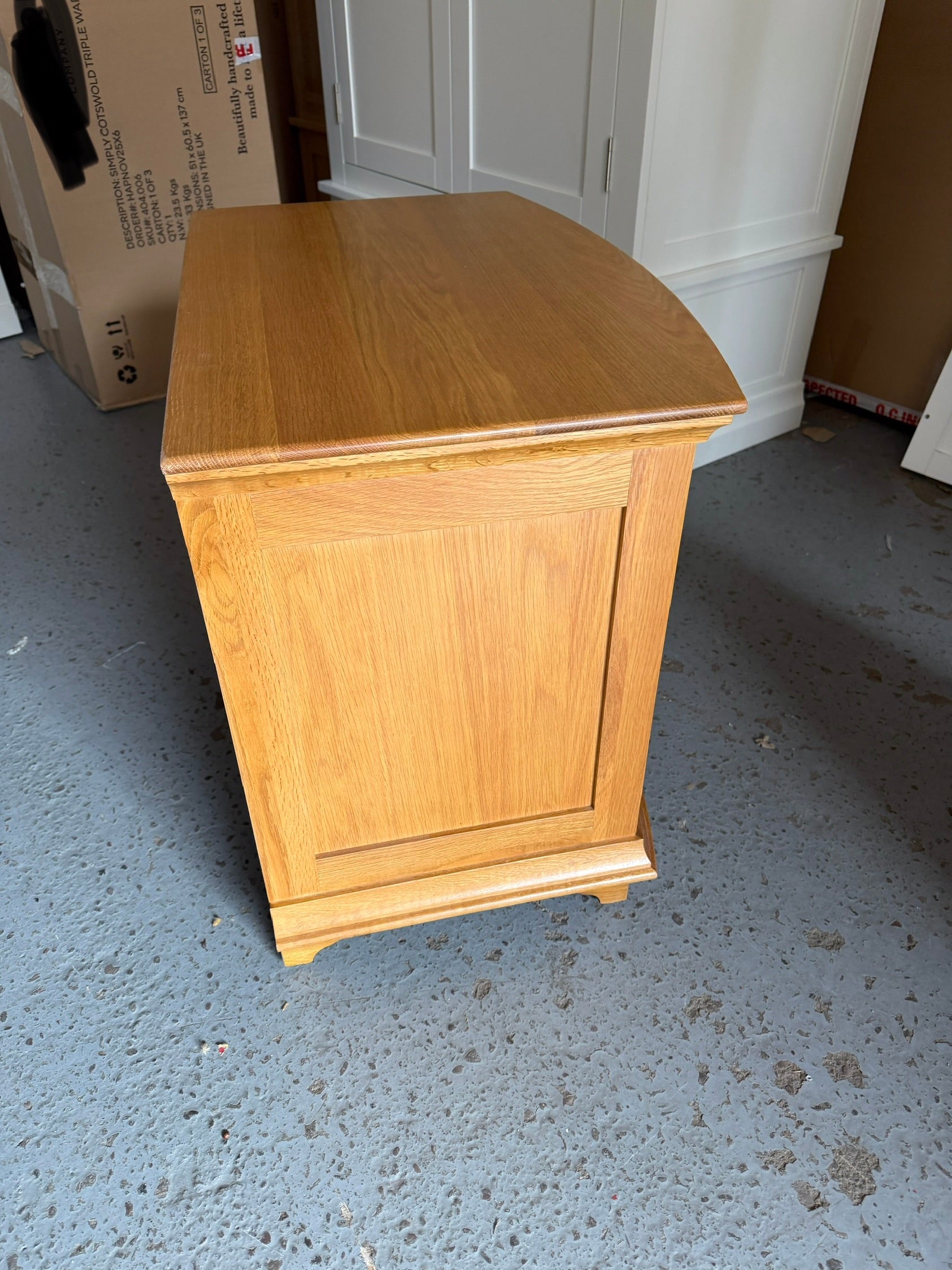 WINCHCOMBE OILED OAK
3 Drawer Wide Bedside Quality Furniture Clearance Ltd