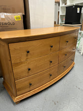 Load image into Gallery viewer, WINCHCOMBE OILED OAK
Low and Wide 6 Drawer Chest Quality Furniture Clearance Ltd
