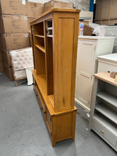Load image into Gallery viewer, Oakland Rustic Oak TV and Media Storage Unit Quality Furniture Clearance Ltd
