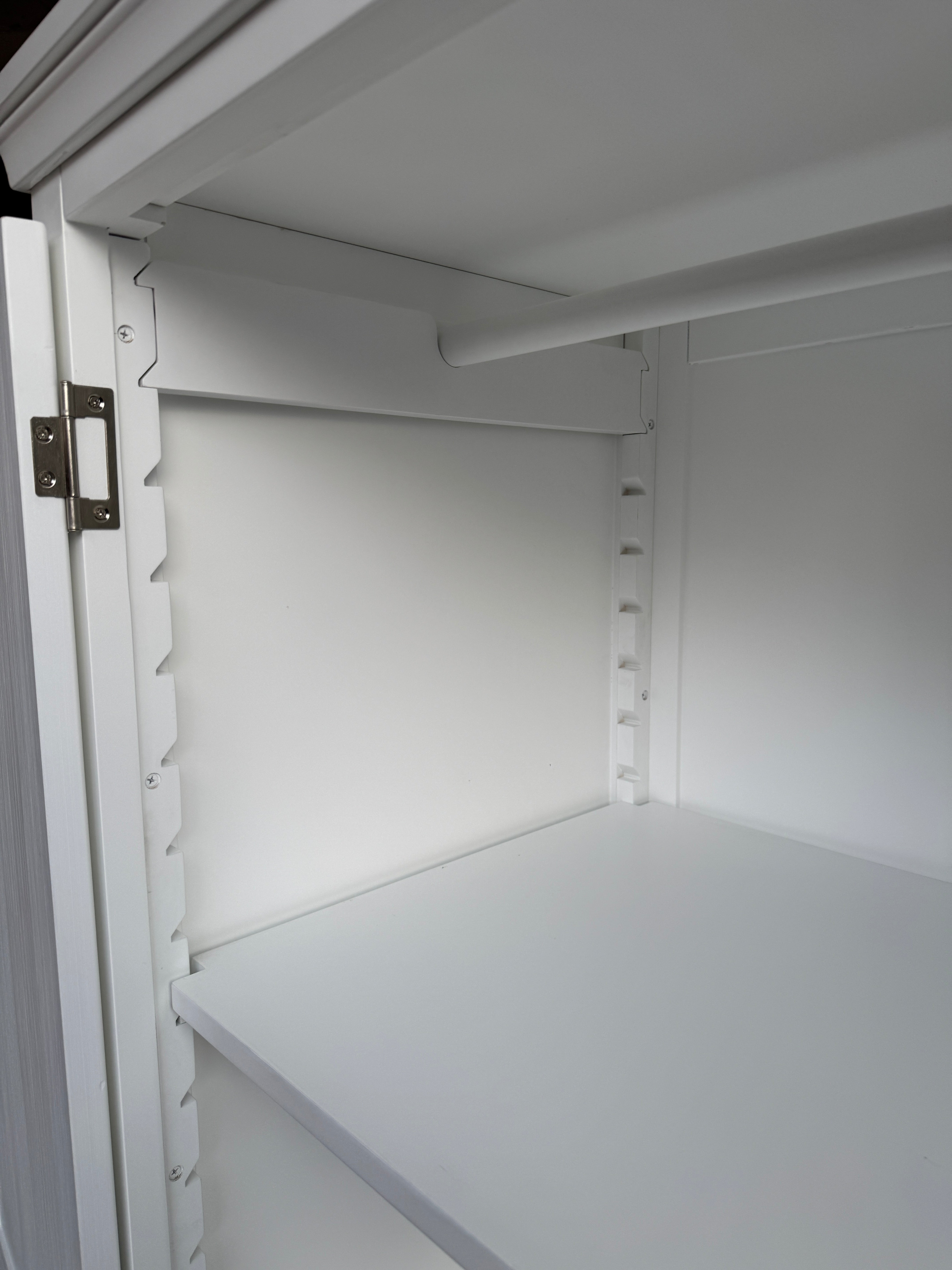 FAIRFORD WARM WHITE
Double Wardrobe Quality Furniture Clearance Ltd