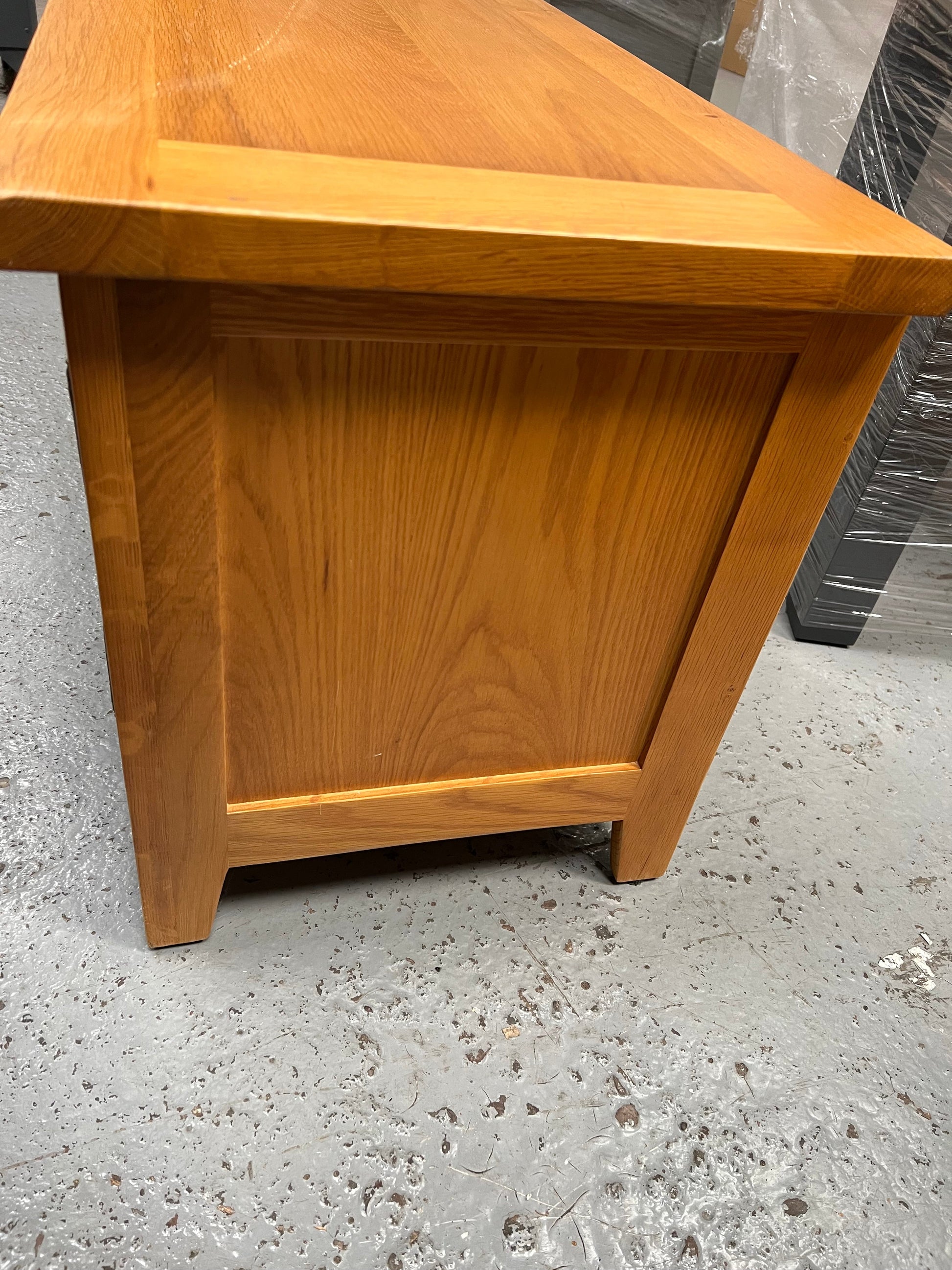 Oakland Rustic Oak Extra Large TV Stand up to 75" Quality Furniture Clearance Ltd