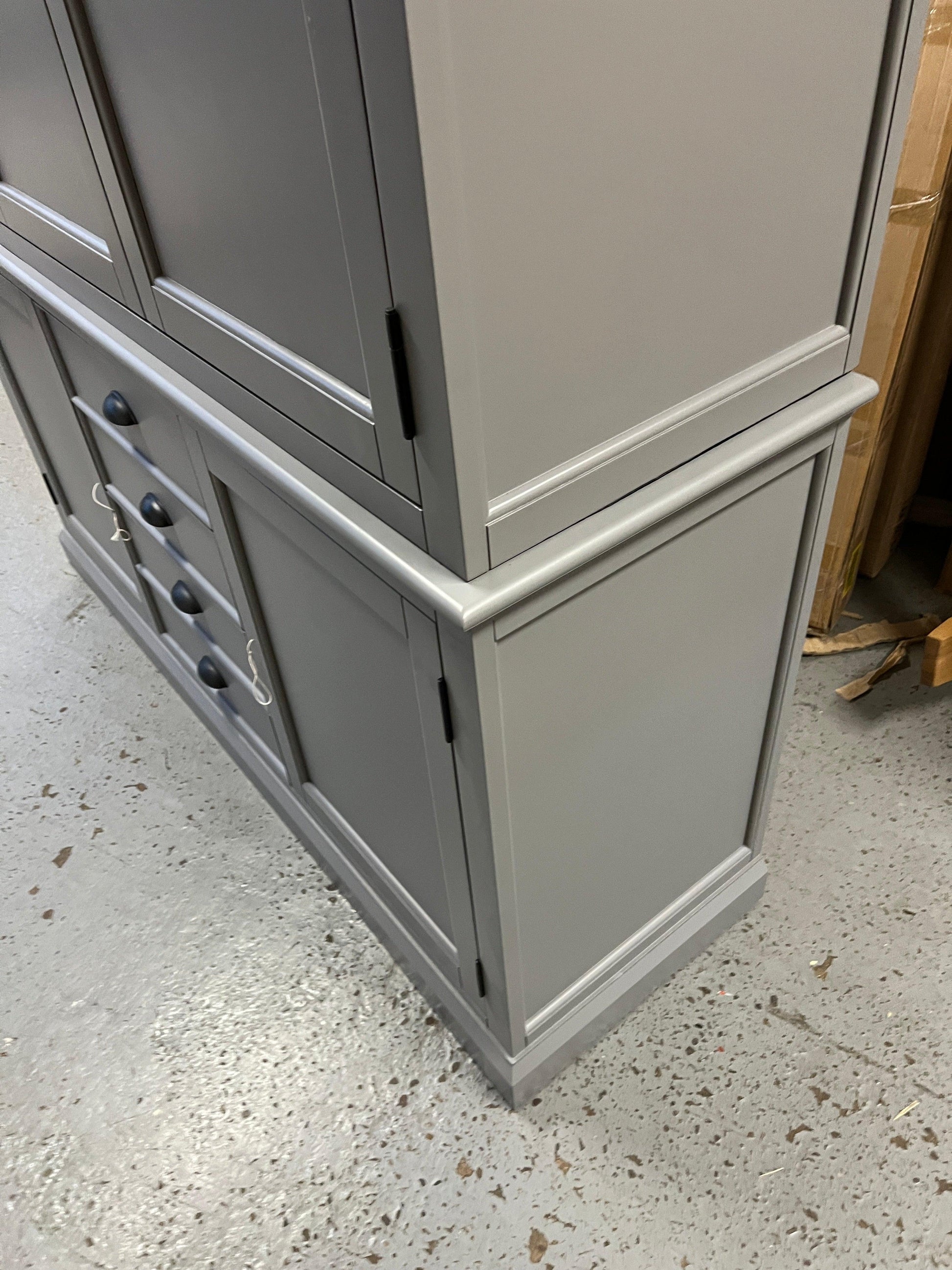 STOW FLINT GREY
Grand Triple Larder Quality Furniture Clearance Ltd