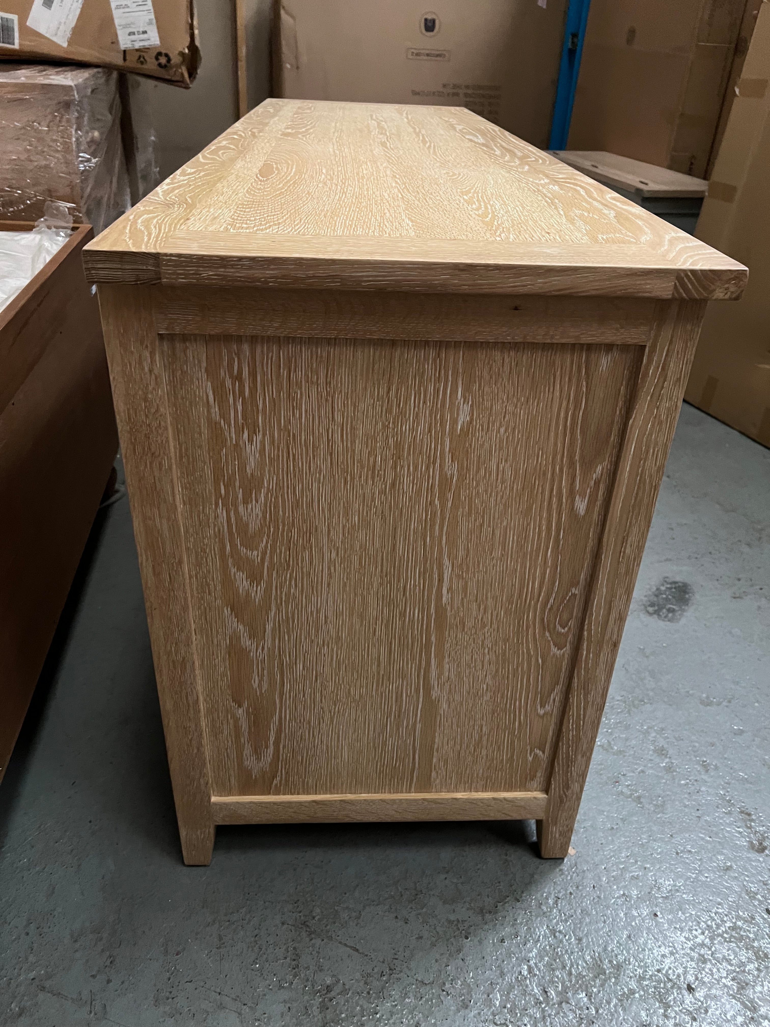 INGLESHAM WHITEWASH OAK
Double Pedestal Desk Quality Furniture Clearance Ltd
