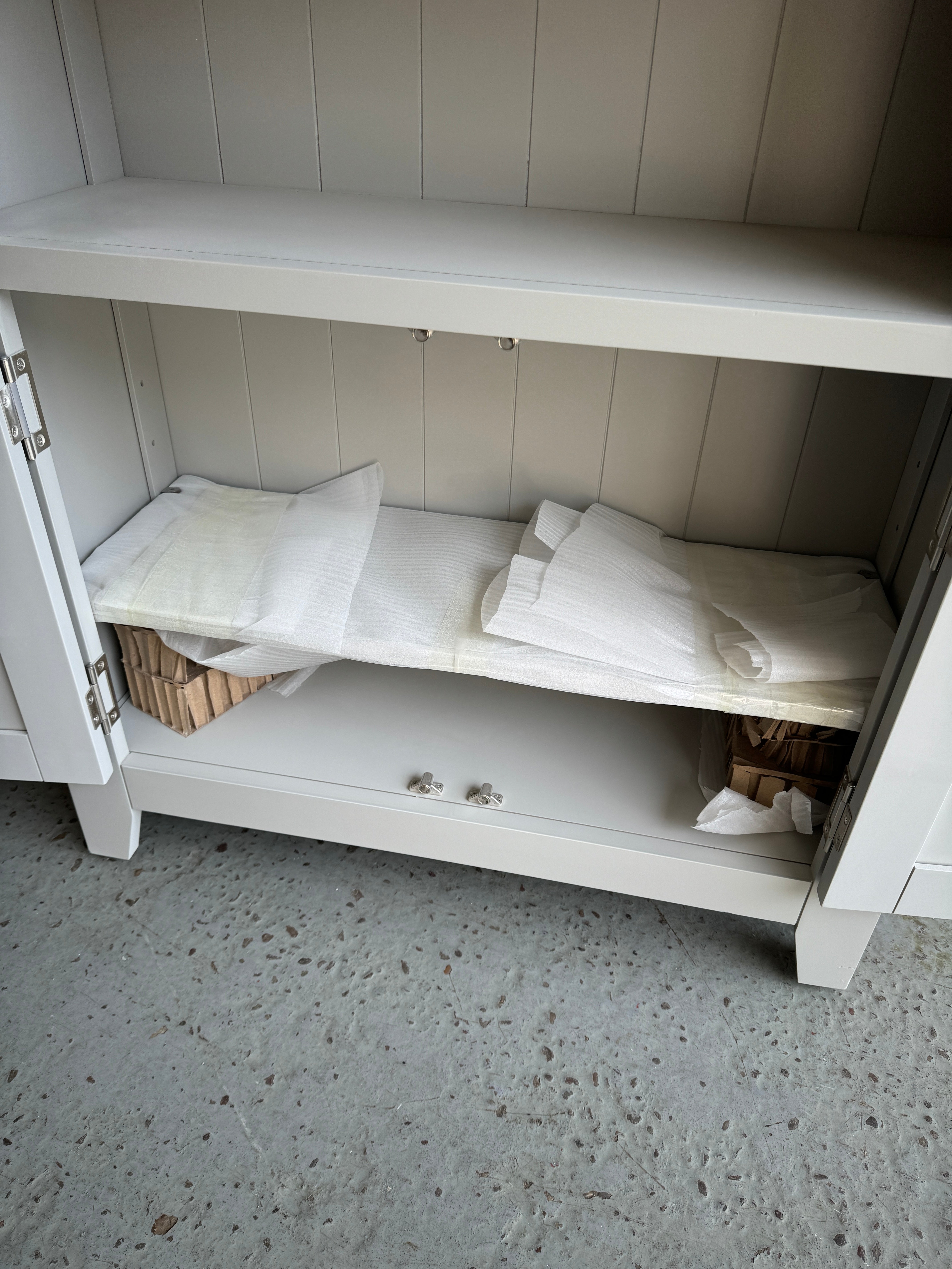 CHESTER DOVE GREY
Alcove Display Cabinet Quality Furniture Clearance Ltd