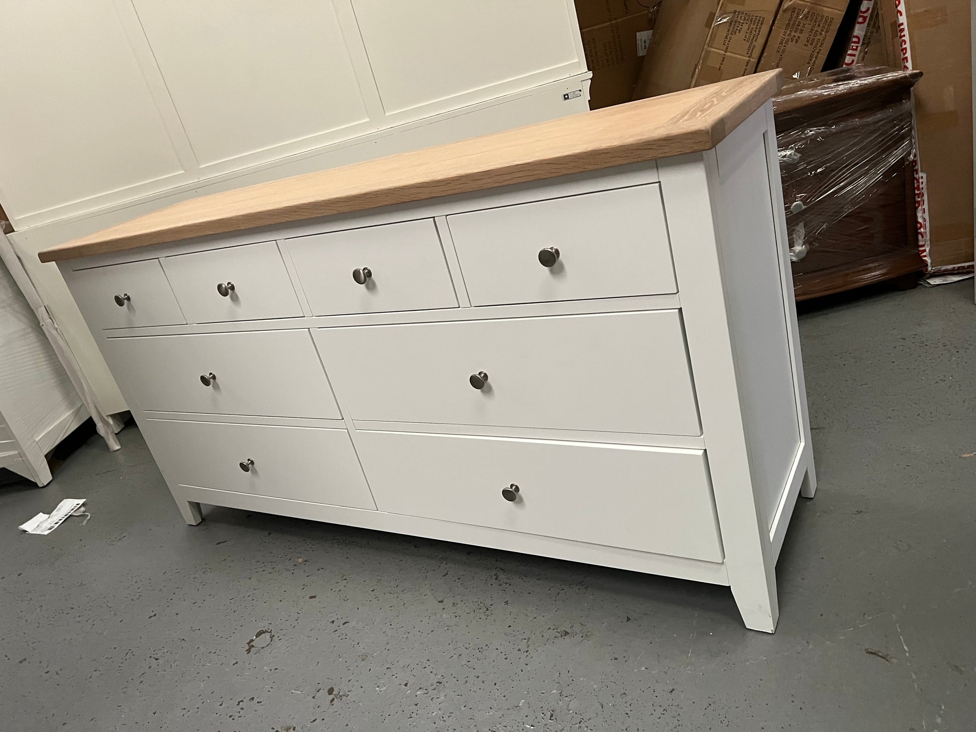 CHESTER PURE WHITE
Low and Wide Chest Quality Furniture Clearance Ltd