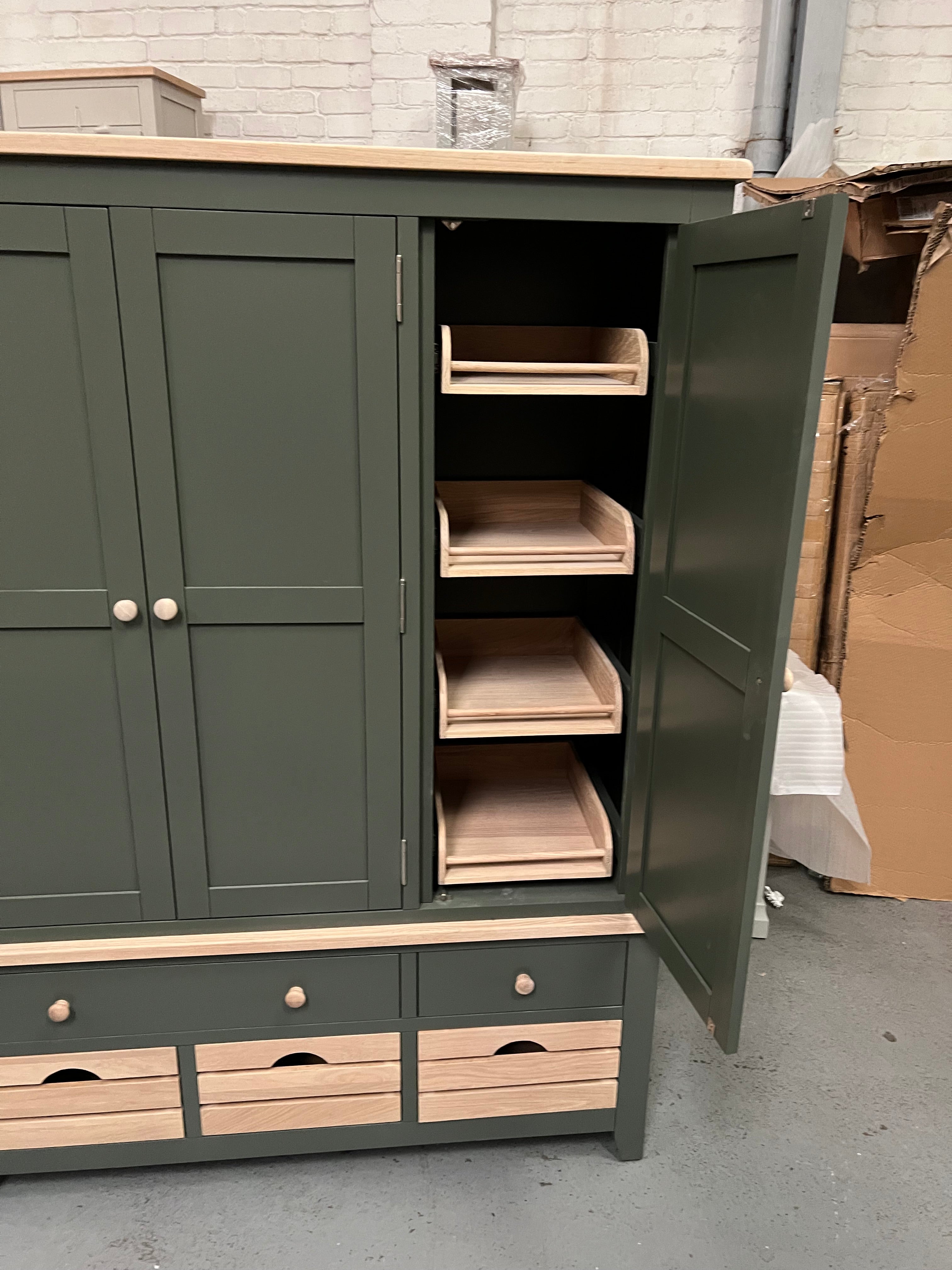 CHESTER FOREST GREEN
Triple Larder Quality Furniture Clearance Ltd