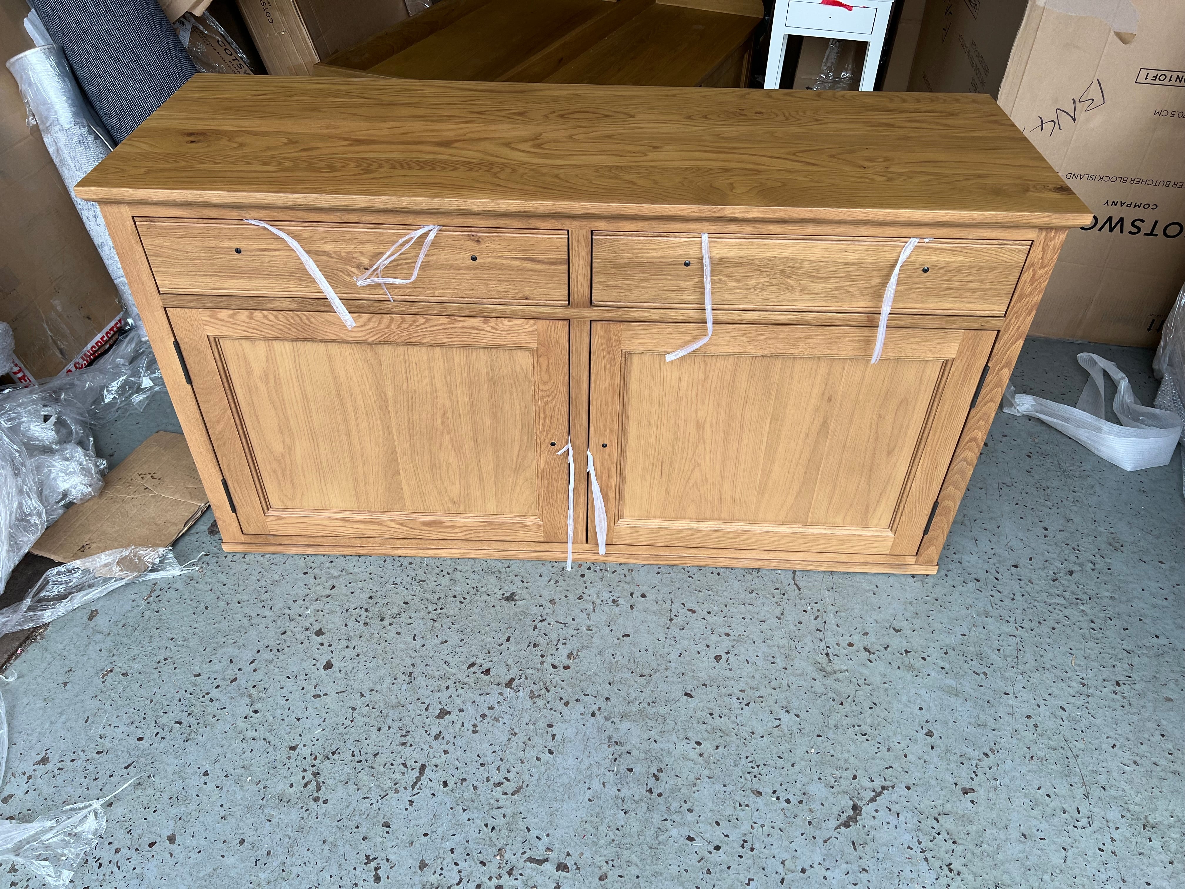 ELKSTONE MELLOW OAK
Large Sideboard Quality Furniture Clearance Ltd
