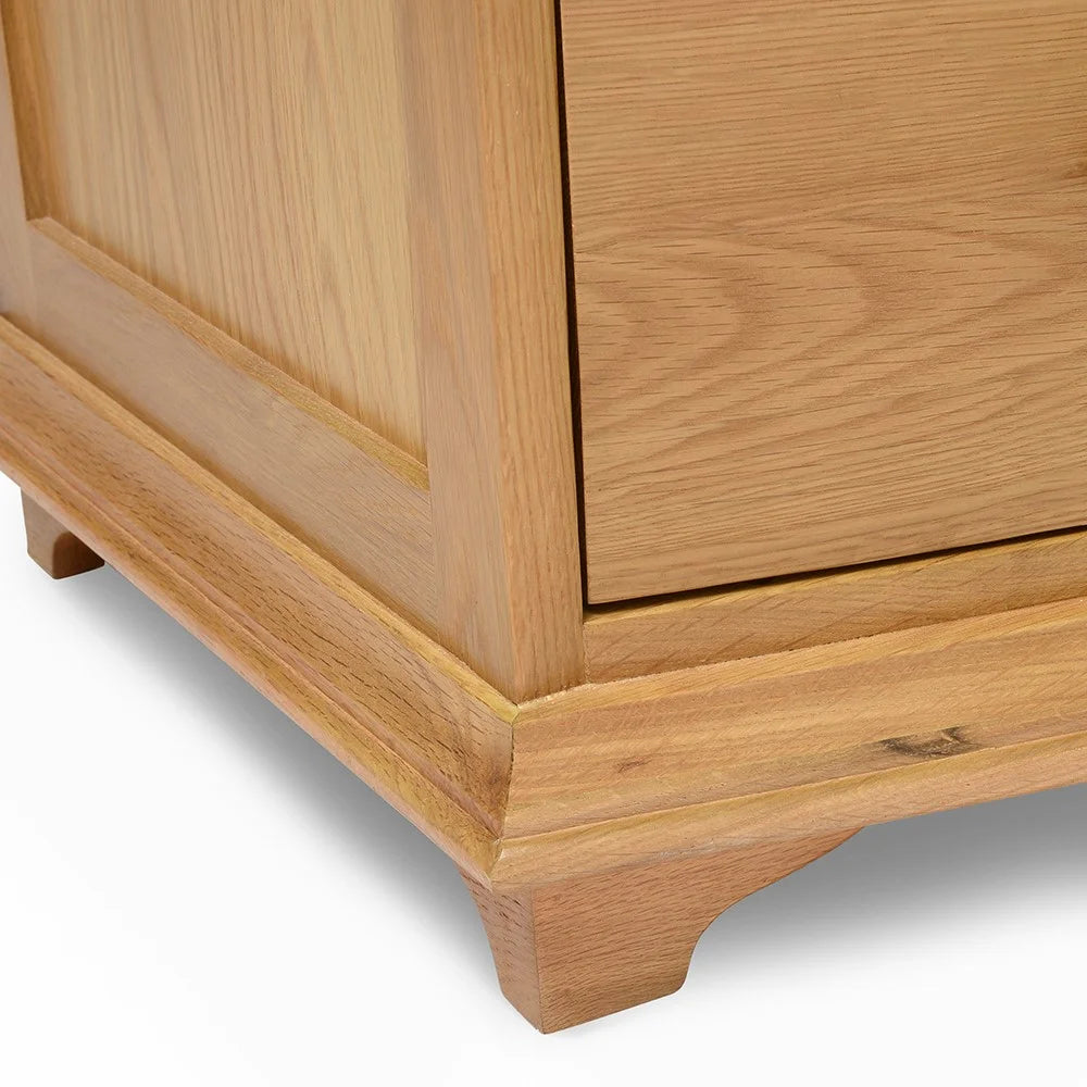 WINCHCOMBE OILED OAK
Low and Wide 6 Drawer Chest Quality Furniture Clearance Ltd