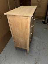 Load image into Gallery viewer, BERKELEY NORDIC OAK 4 Drawer Chest Quality Furniture Clearance Ltd
