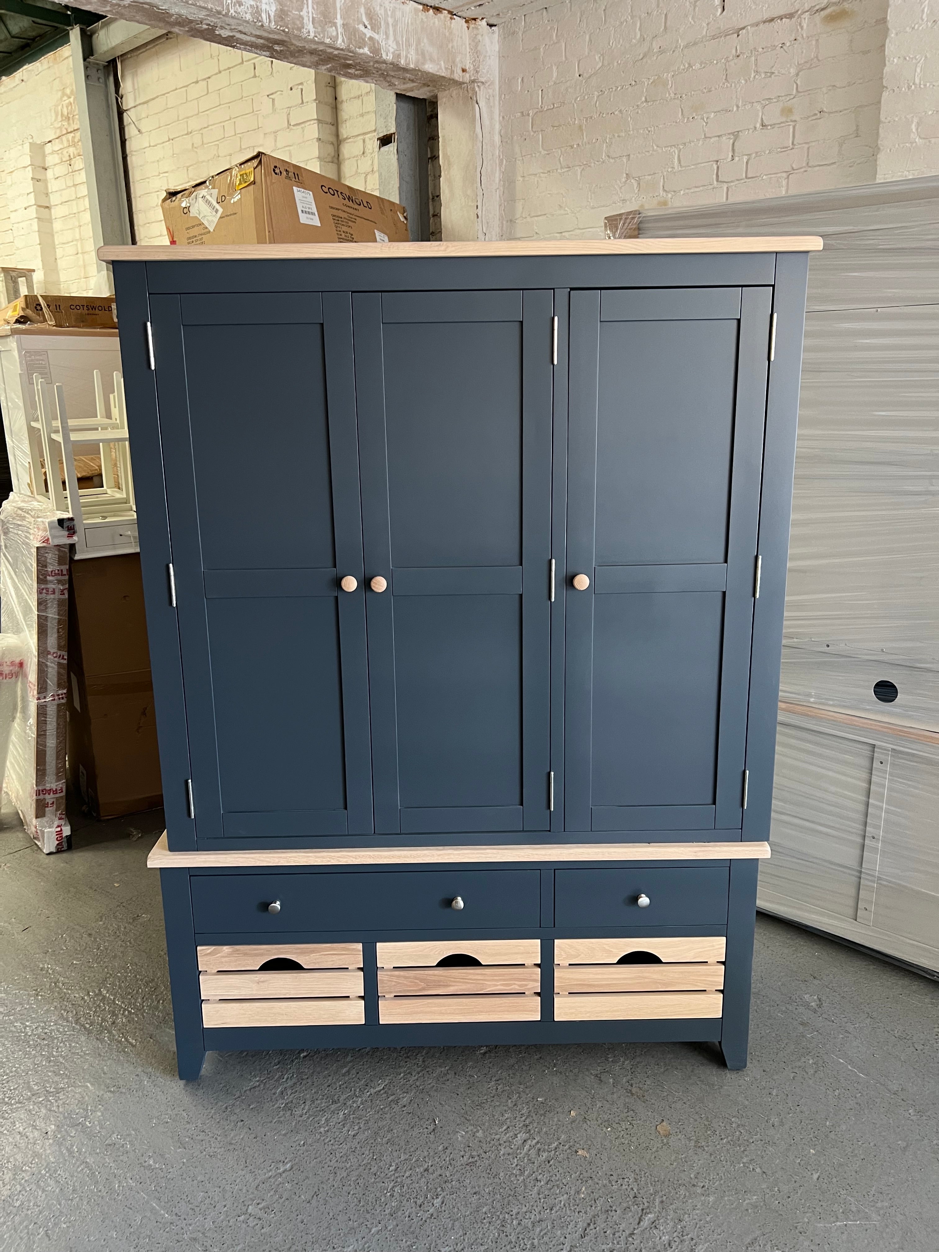 CHESTER CHARCOAL
Triple Larder Quality Furniture Clearance Ltd