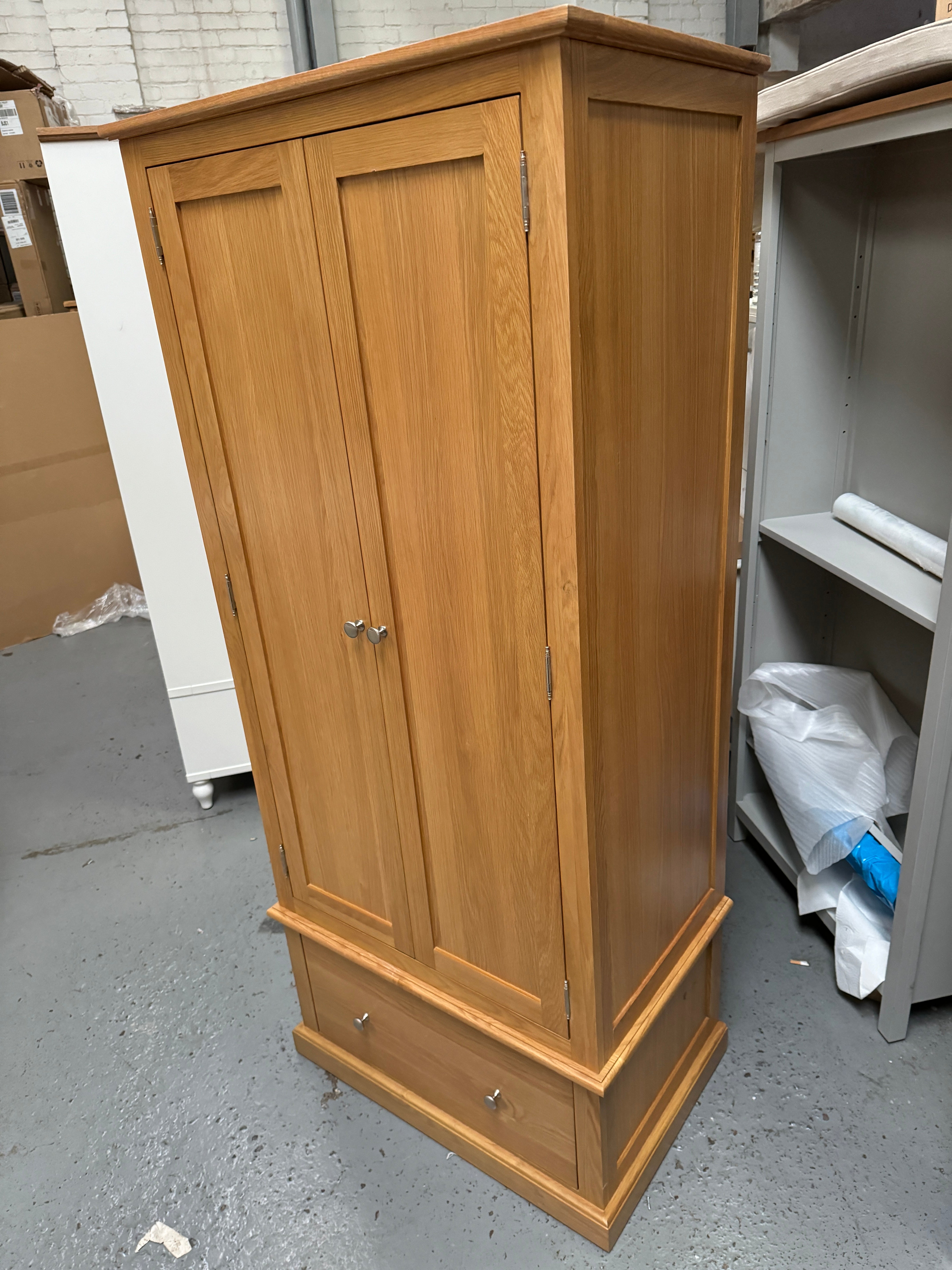 APPLEBY LIGHT OAK
Narrow Double Wardrobe Quality Furniture Clearance Ltd