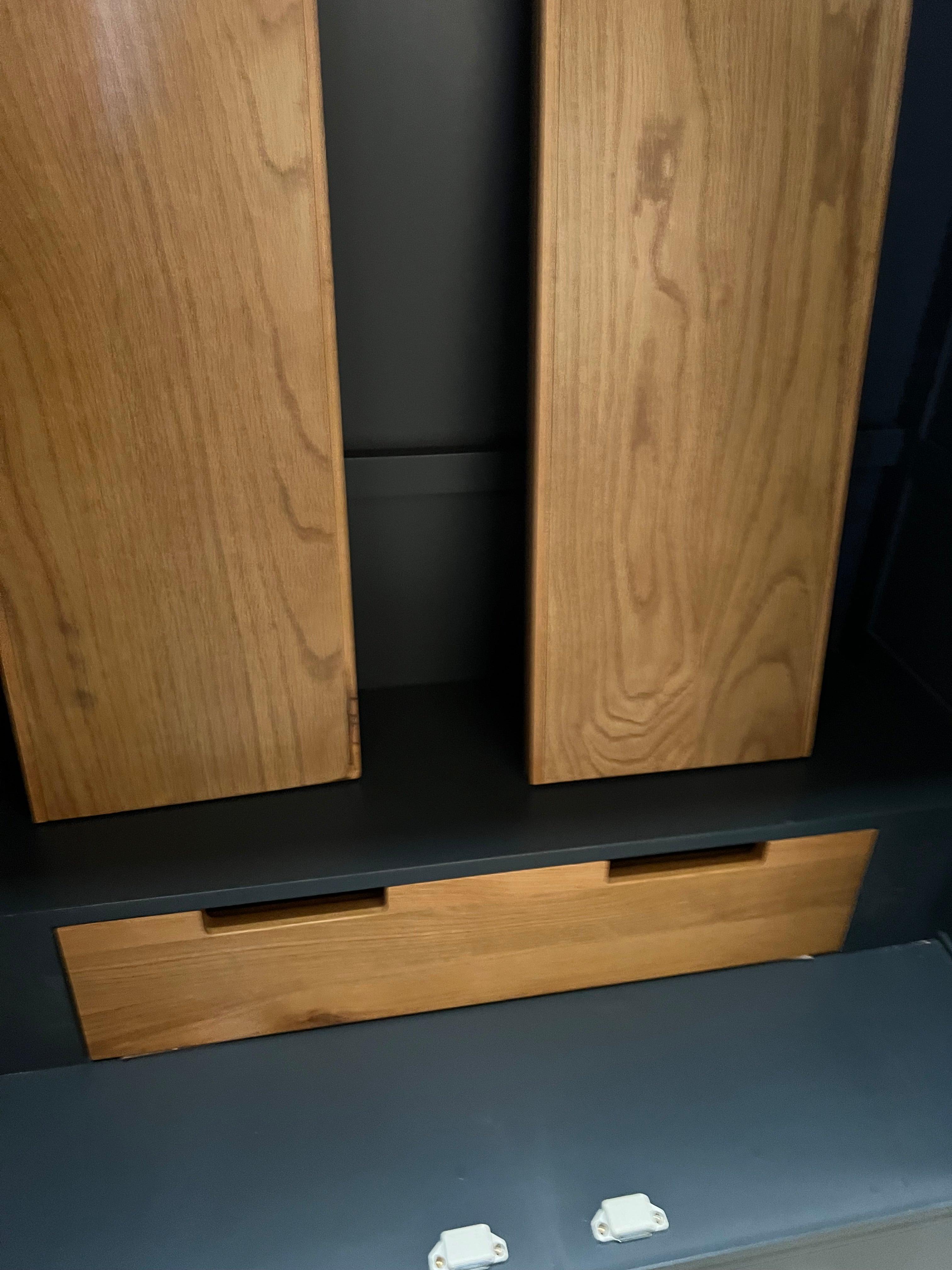 Hampshire ‘country life’ double larder - Blue Quality Furniture Clearance Ltd