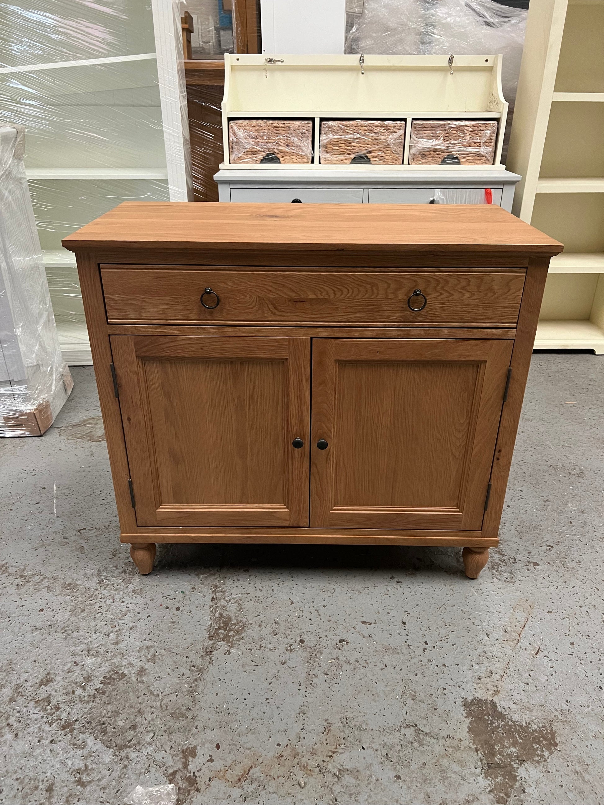 ELKSTONE MELLOW OAK
Small Sideboard Quality Furniture Clearance Ltd