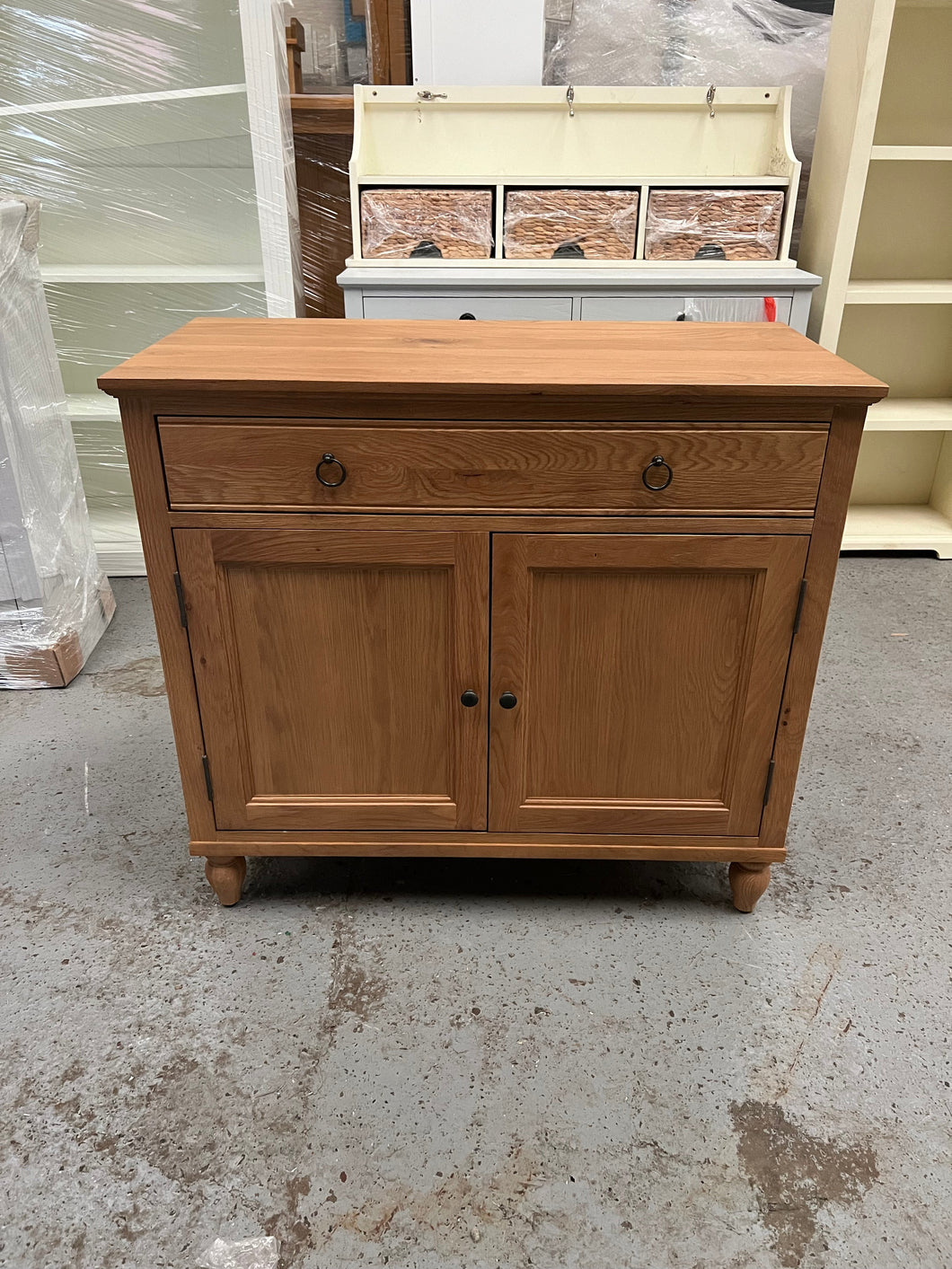 ELKSTONE MELLOW OAK
Small Sideboard Quality Furniture Clearance Ltd