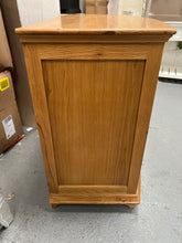 Load image into Gallery viewer, WINCHCOMBE OILED OAK
Low and Wide 6 Drawer Chest Quality Furniture Clearance Ltd
