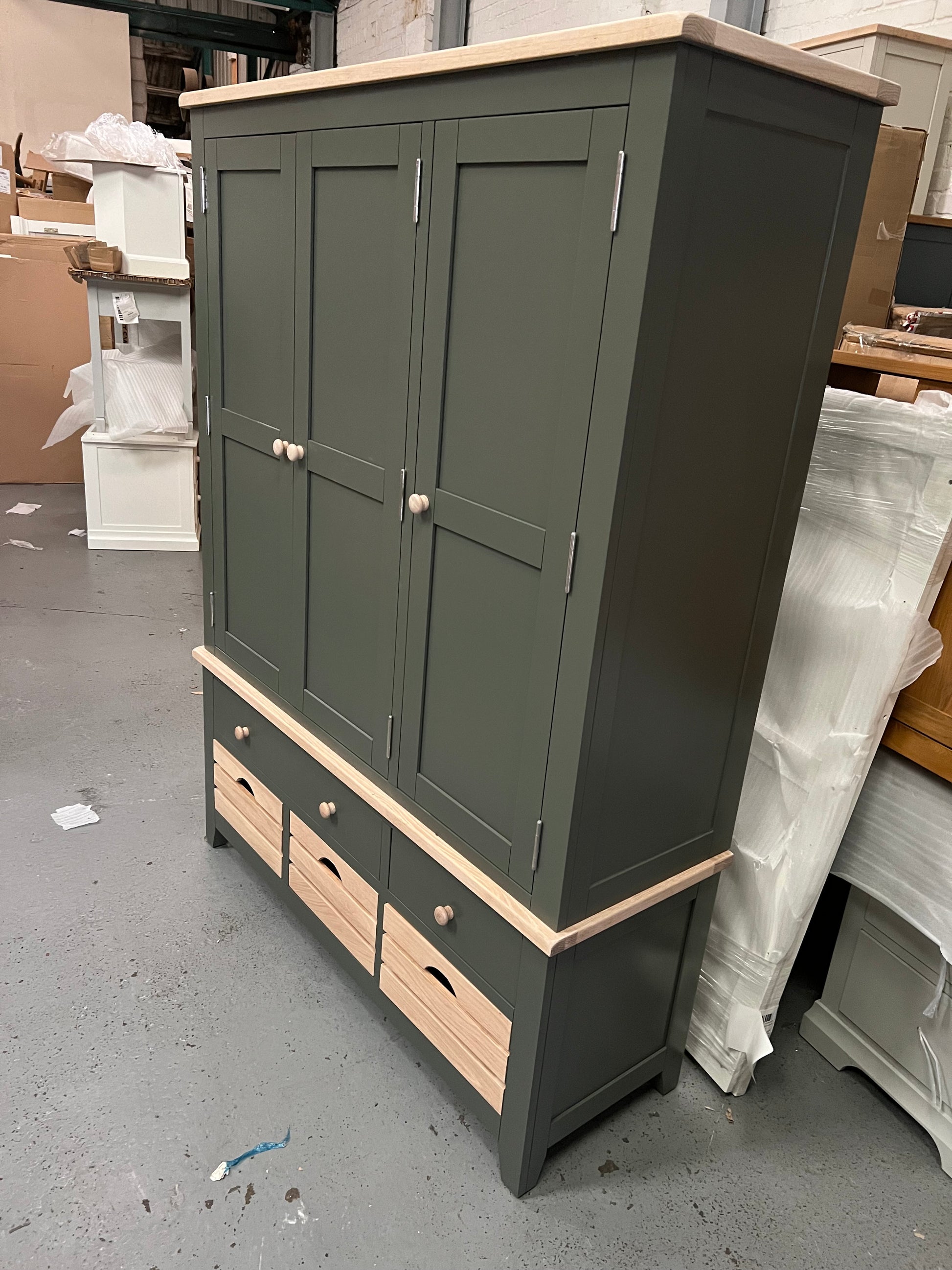 CHESTER FOREST GREEN
Triple Larder Quality Furniture Clearance Ltd