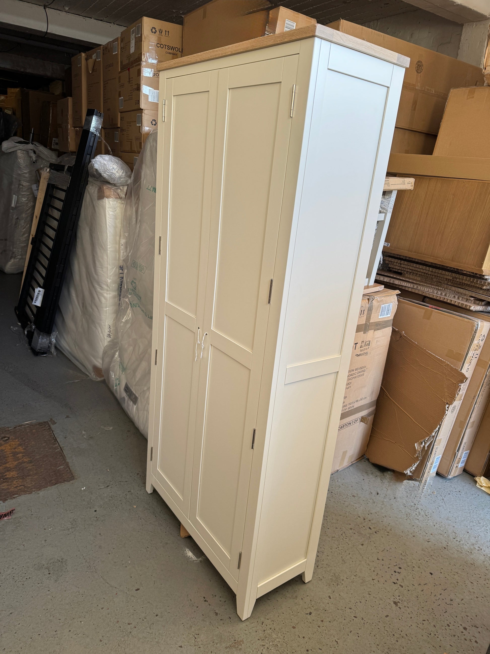 CHESTER CLASSIC CREAM
2 Door Hallway Cupboard Quality Furniture Clearance Ltd