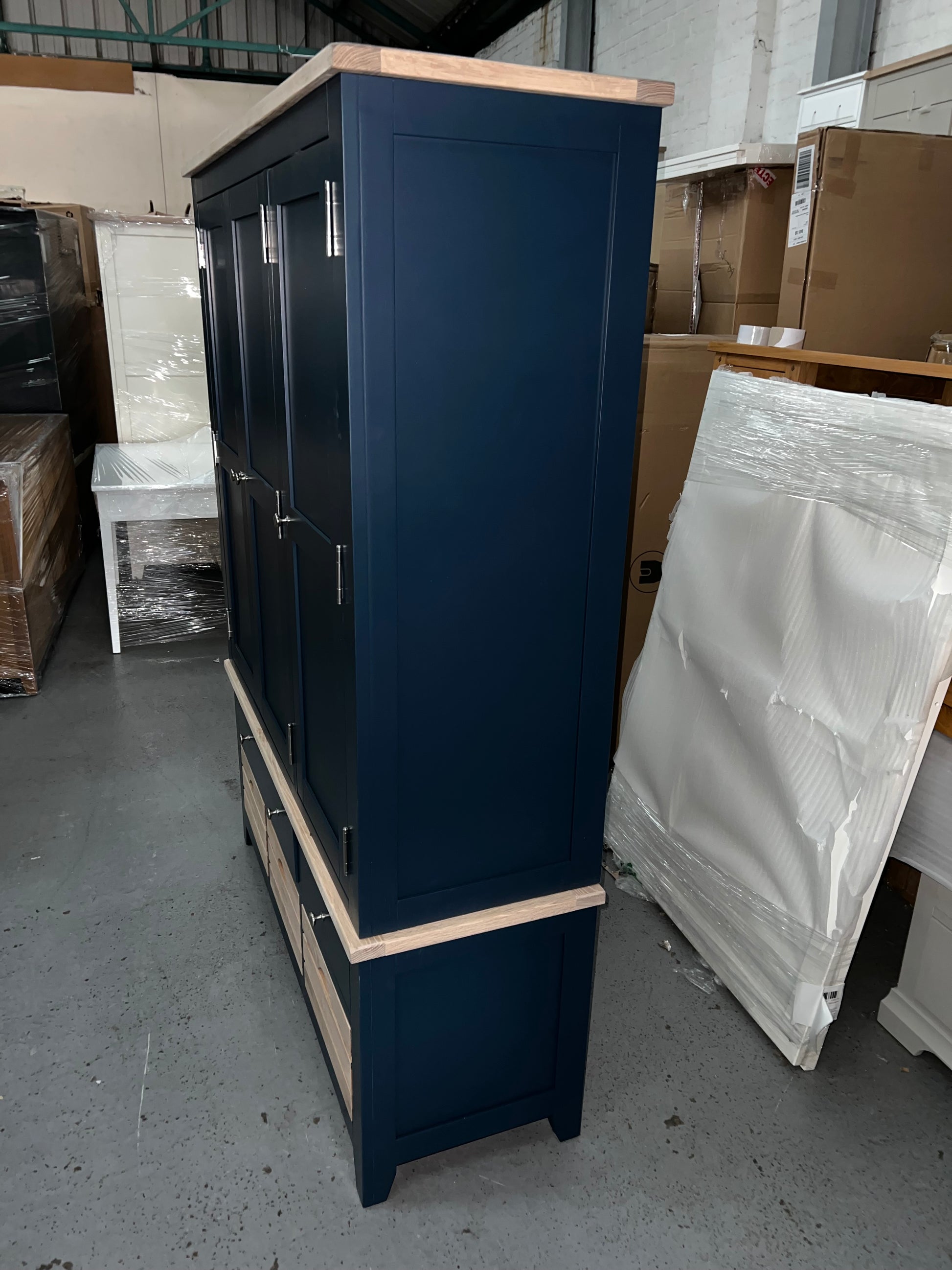 CHESTER MIDNIGHT BLUE
Triple Larder Quality Furniture Clearance Ltd