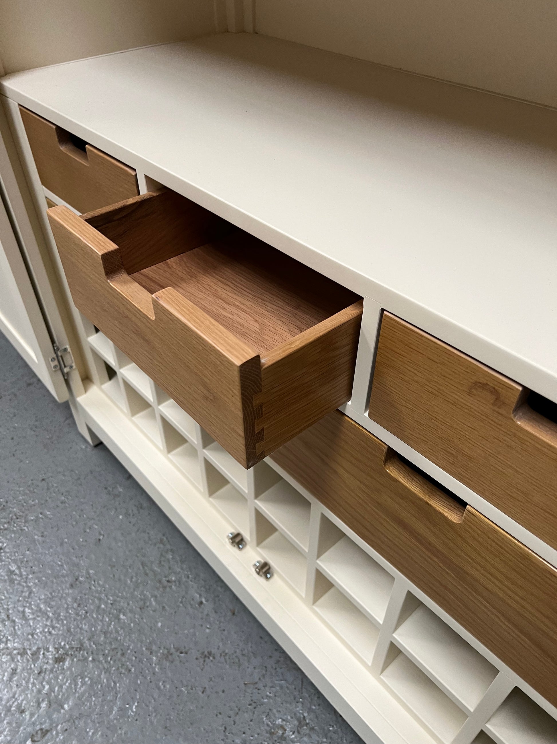 SUSSEX COTSWOLD CREAM
Double Larder Quality Furniture Clearance Ltd